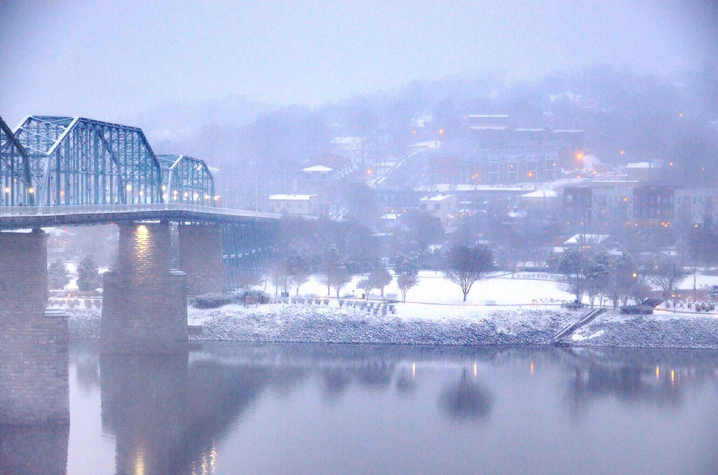 park, modrý, oranžový, bílý, sníh, Studený, odraz, Krásná, mlhavý, mlha, světla, večer, Soumrak, flickr, záře, Tennessee, Severní pobřeží, walnutstreetbridge, vánice, wintertrees, tennesseeriver, chattanoogatn, coolidgepark, bluffviewartdistrict, graycloudysky