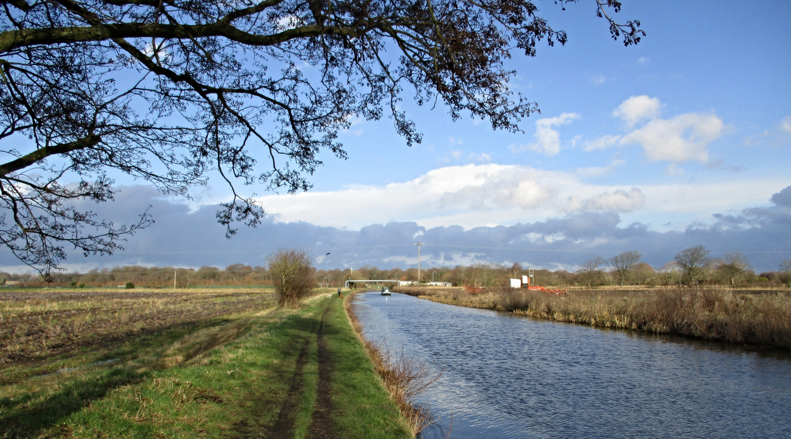 corso d'acqua, cielo, riserva naturale, albero, canale, nube, Banca, sentiero, acqua, campo, zone umide, area rurale, mattina, riflessione, golena, pascolo, fiume, palude, risorse idriche, paesaggio, strada, pianura, polder, prato, alveo, prateria, pianta, bayou, serbatoio, lago, prateria