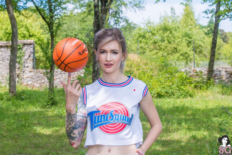 Suicide Girls, đàn bà, vườn, Tóc hồng, cây, Avrora Suicide Girls, đàn bà, vườn, Tóc hồng, cây, Avrora