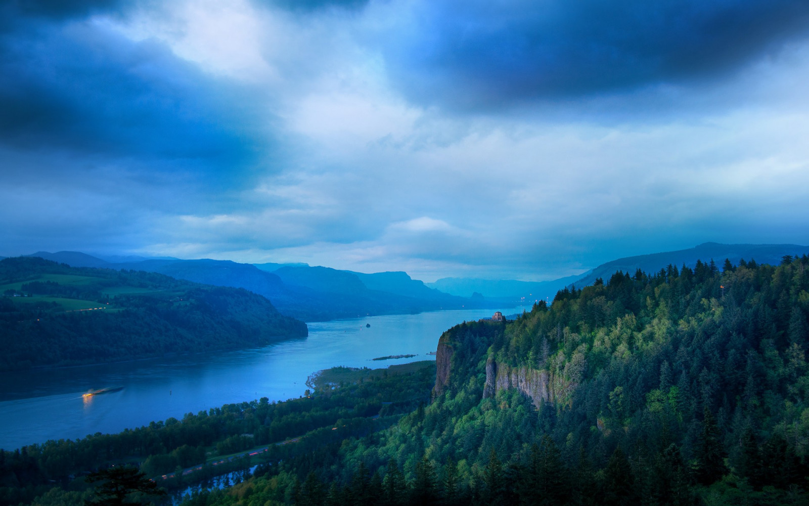træer, landskab, hav, bakke, sø, vand, natur, afspejling, himmel, fotografering, bakker, morgen, kyst, klint, flod, horisont, fjorden, skumring, plateau, Columbia River, Terræn, Sky, bjerg, daggry, highland, loch, atmosfærisk fænomen, landskabsform, geografisk funktion, bjergkæde