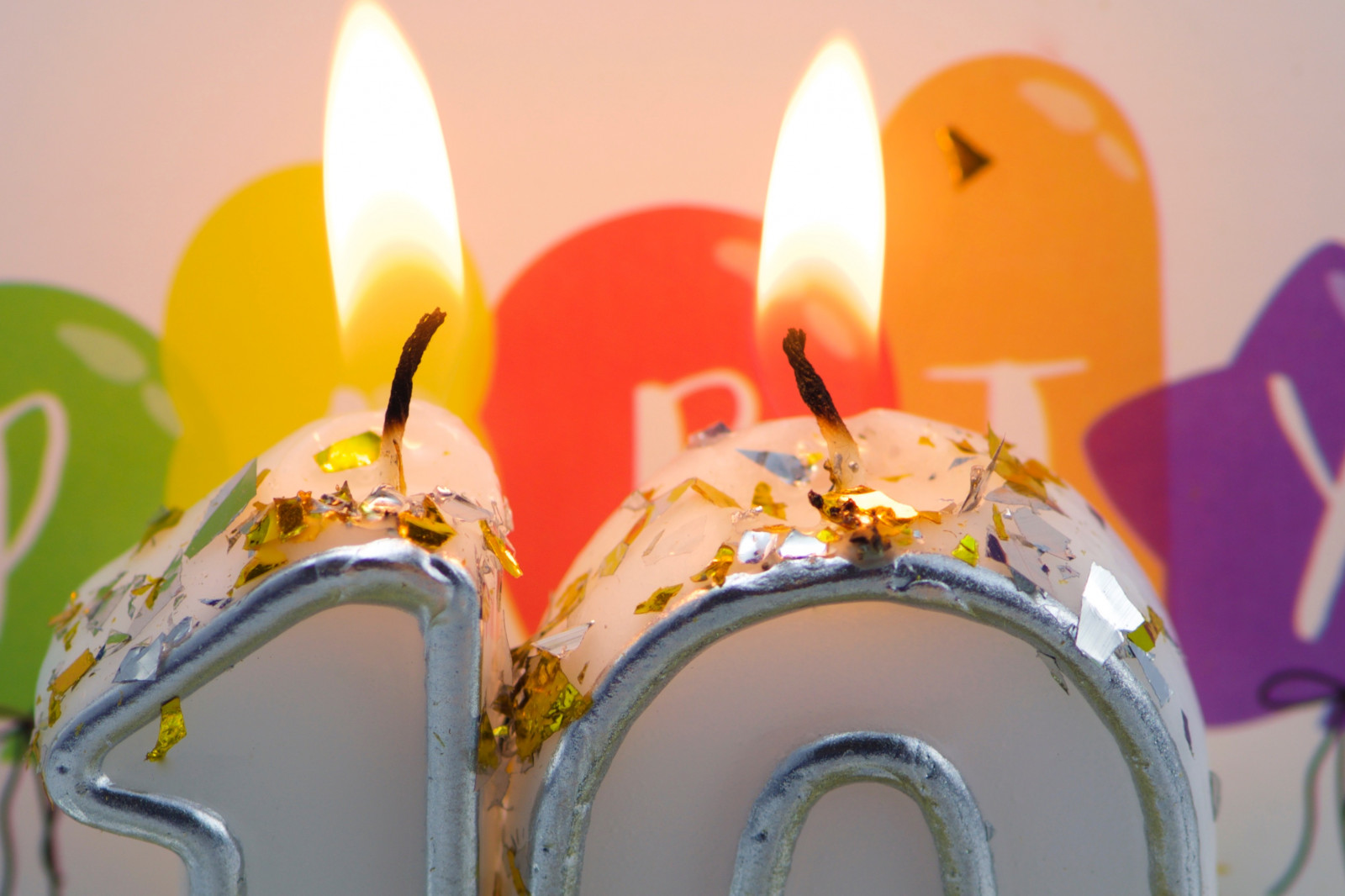 happy10years, flamme, lys, fest, parti, makro, fødselsdag, 10, konfetti, glitter, lyskasse, bordplade, indendørs, ti år, jubilæum, numre