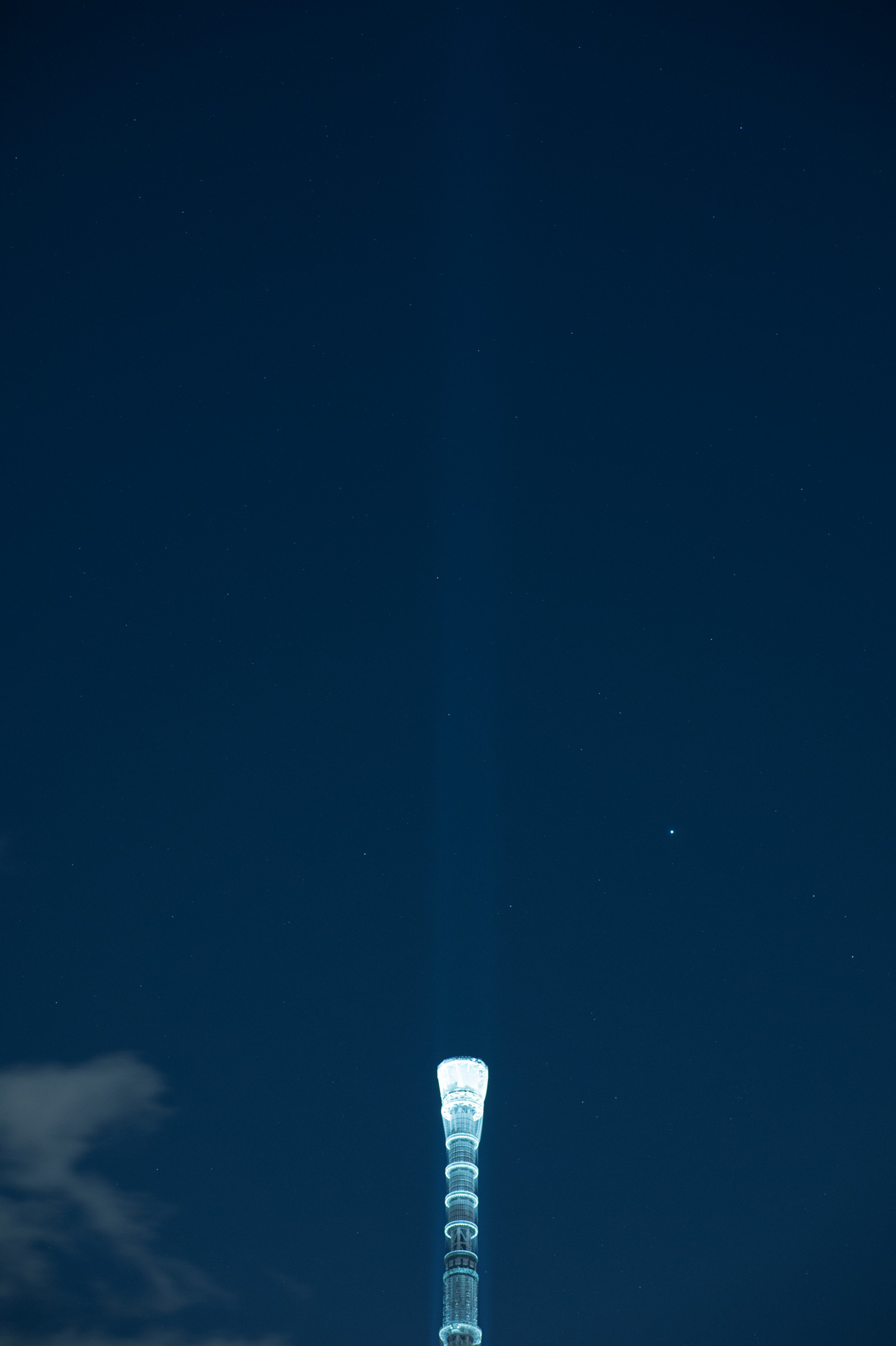 Japonsko, pouliční osvětlení, noc, architektura, odraz, nebe, modrý, věž, horizont, atmosféra, Nikon, Tokio, jp, Skytree, světlo, NIKKOR, osvětlené, osvětlení, osvětlení, tma, iki, mezník, Tokyo Sky Tree, afs105mmf14eed, afsnikkor105mmf14eed, df, sakurabashi, Atmosféra Země