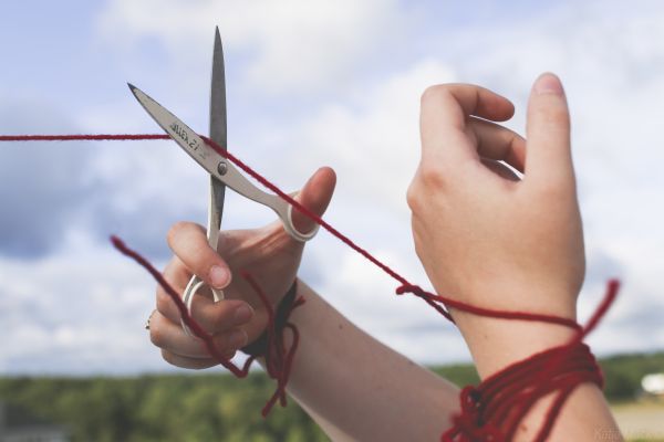 hands,bokeh,sky,friendship,scissors,Conceptual