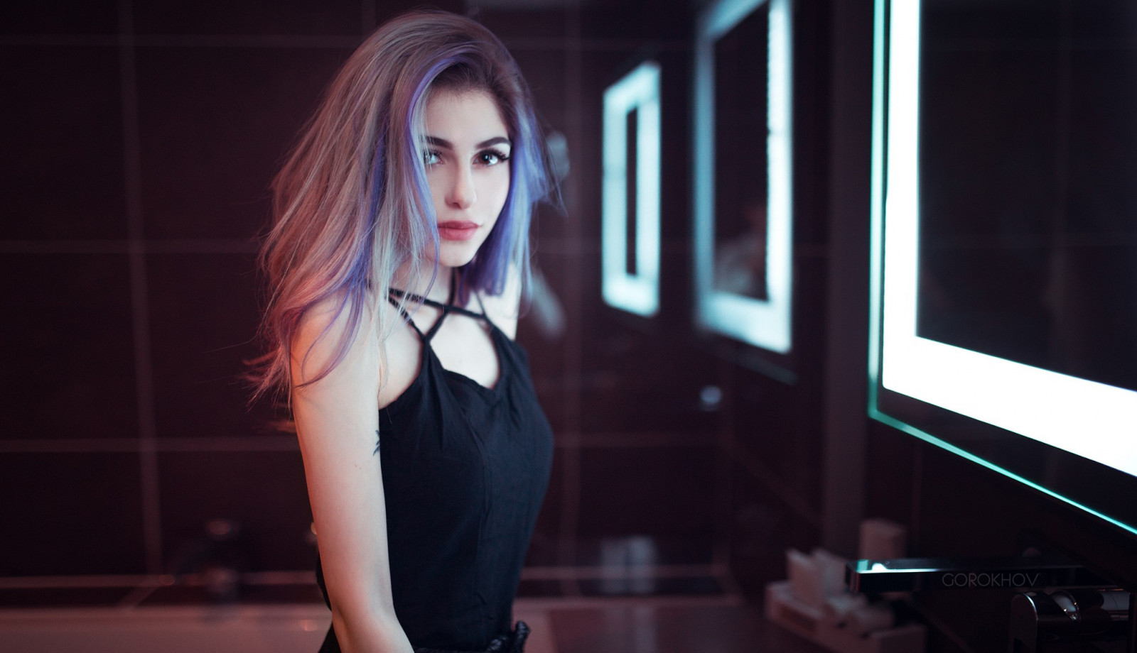 Černá, ženy, model, obarvené vlasy, černé šaty, brýle, fotografování, šaty, móda, Ivan Gorokhov, Galina Rover, dívka, krása, dáma, fotografie, tma