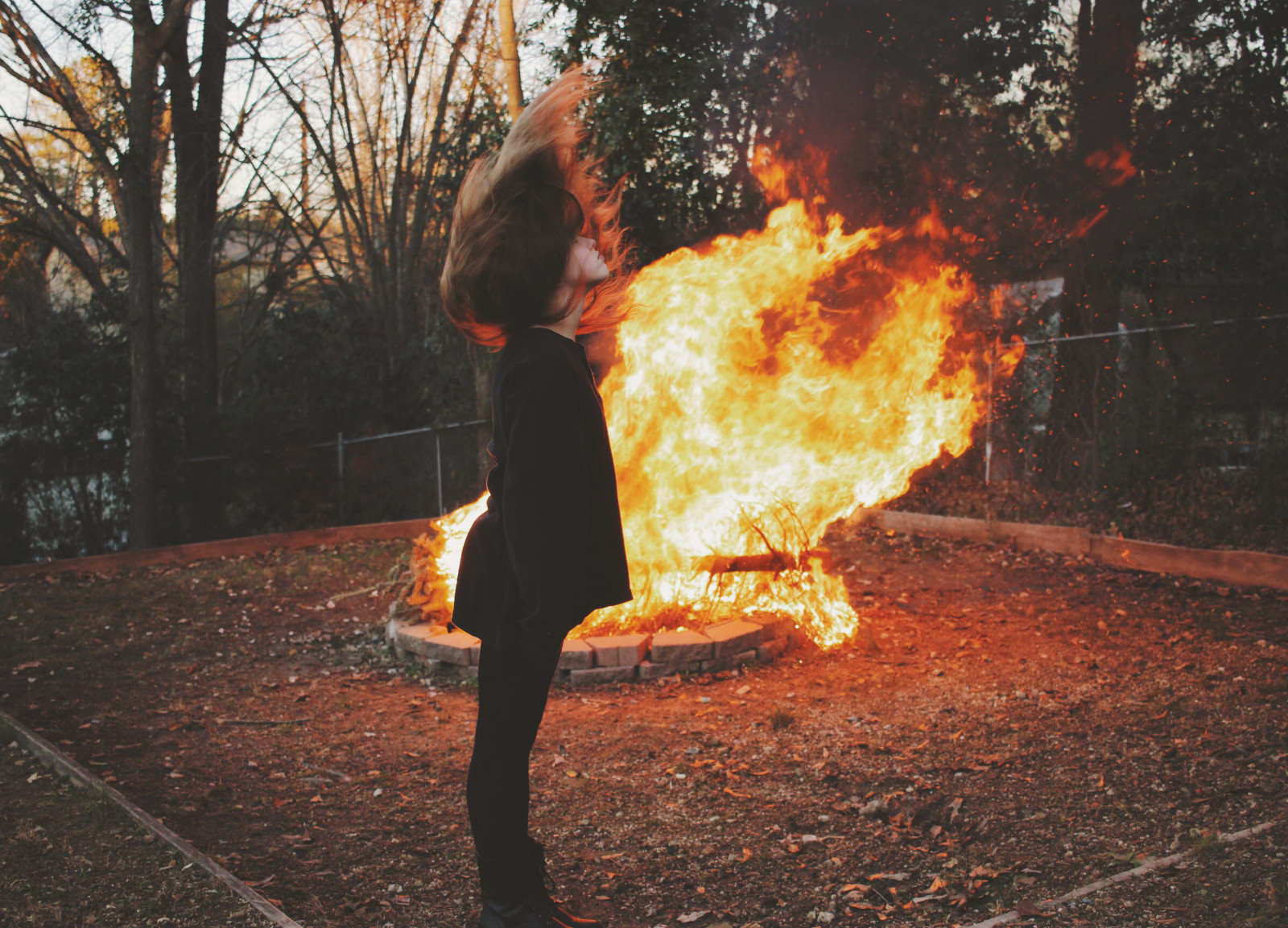 Černá, model, portrét, Červené, zima, Studený, oheň, Kánon, oranžový, vlasy, Vánoce, hořící, Anna, rebel, strom, sestra, dívka, mimo, horký, hairflip, T2i, kaskadérství, všechno černé, hairinmotion