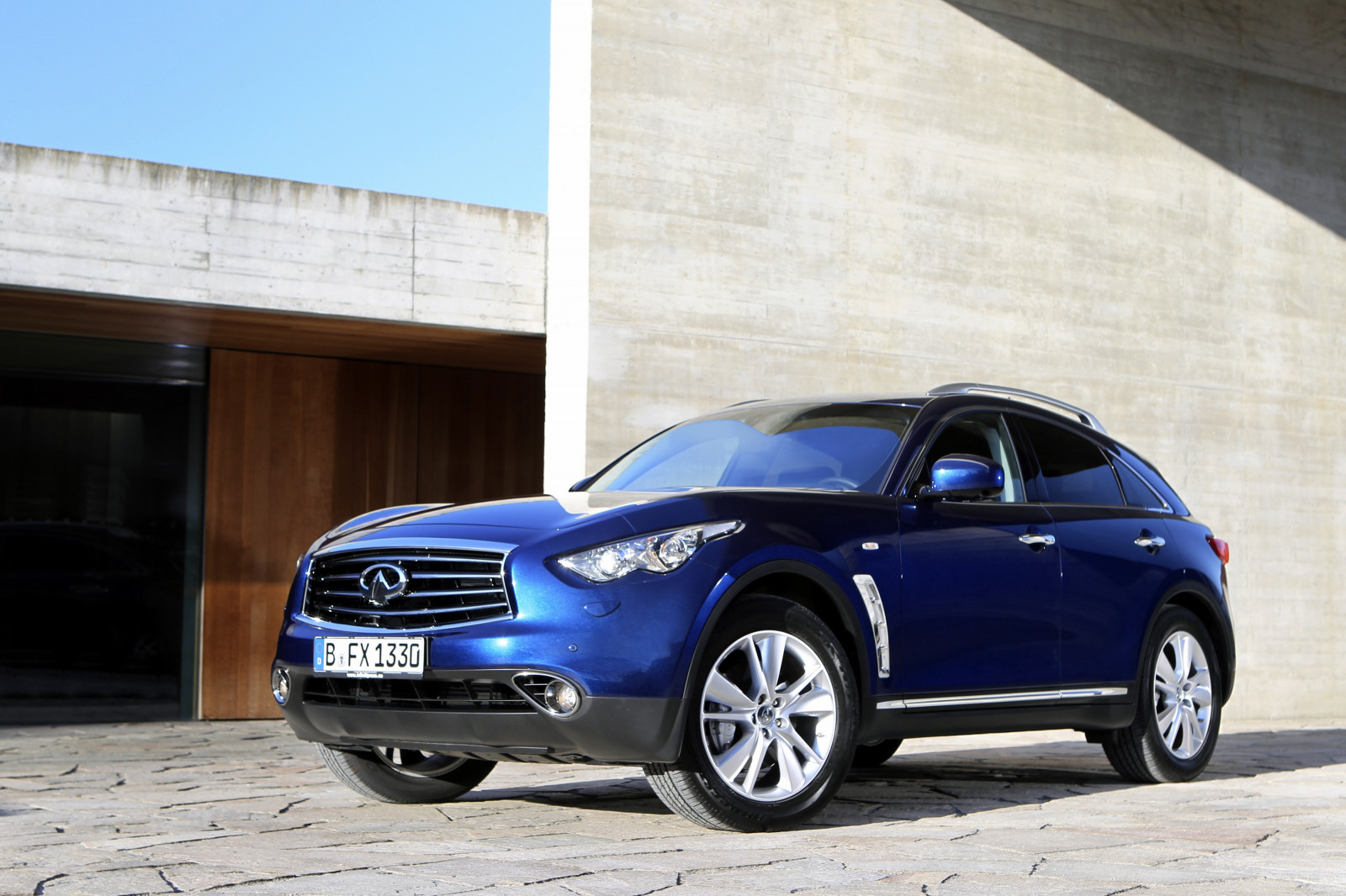 автомобиль, средство передвижения, Infiniti, Сетевое шоу, Netcar, Автомобильные изображения, Фотография автомобиля, 2014, FX 30d GT Premium, колесо, Наземный транспорт, Автомобильный дизайн, Автомобильный экстерьер, Марка автомобиля, Кроссовер внедорожник, Представительский автомобиль, Спортивный внедорожник, Автомобиль среднего размера, Infiniti qx70