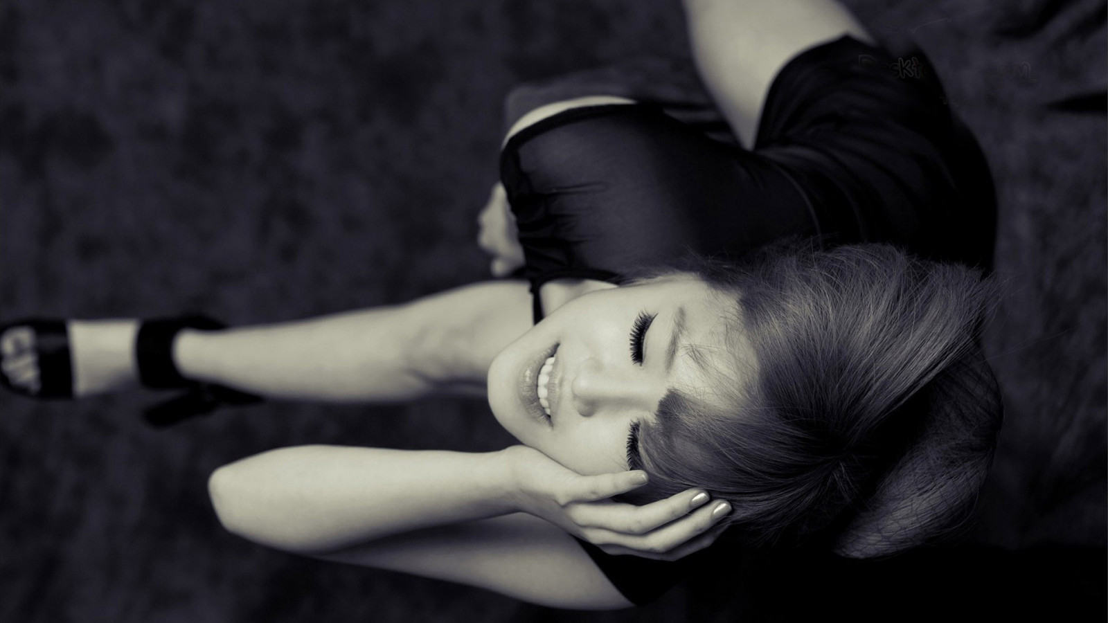 bílý, Černá, ženy, černobílý, model, portrét, zavřenýma očima, asijský, fotografování, zpěvák, hudebník, ruce na hlavu, korejština, emoce, K pop, června Hyoseong, krása, žena, ruka, dáma, fotografie, tma, smysl, Černý a bílý, monochromatické fotografování, portrétní fotografie, focení, interakce