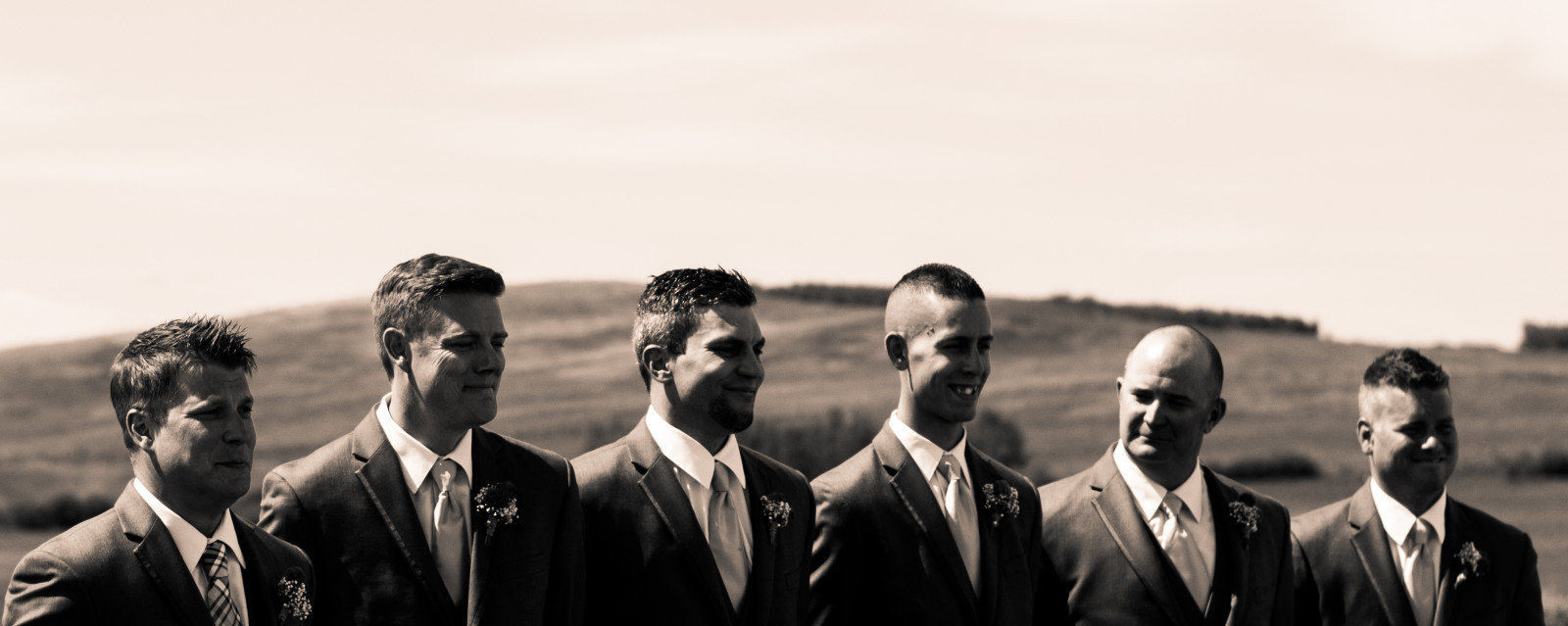 hvid, sort, himmel, fotografering, kjole, Canada, Nikon, binde, emotion, Alberta, lykkelig, begivenhed, landskab, 50mm, smil, mand, sjovt, bryllup, brud, human, fotografi, Brudgom, Smart, menneskemængde, dragt, bedst, han-, nikond3200, skrig, sort og hvid, monokrom fotografering, ceremoni