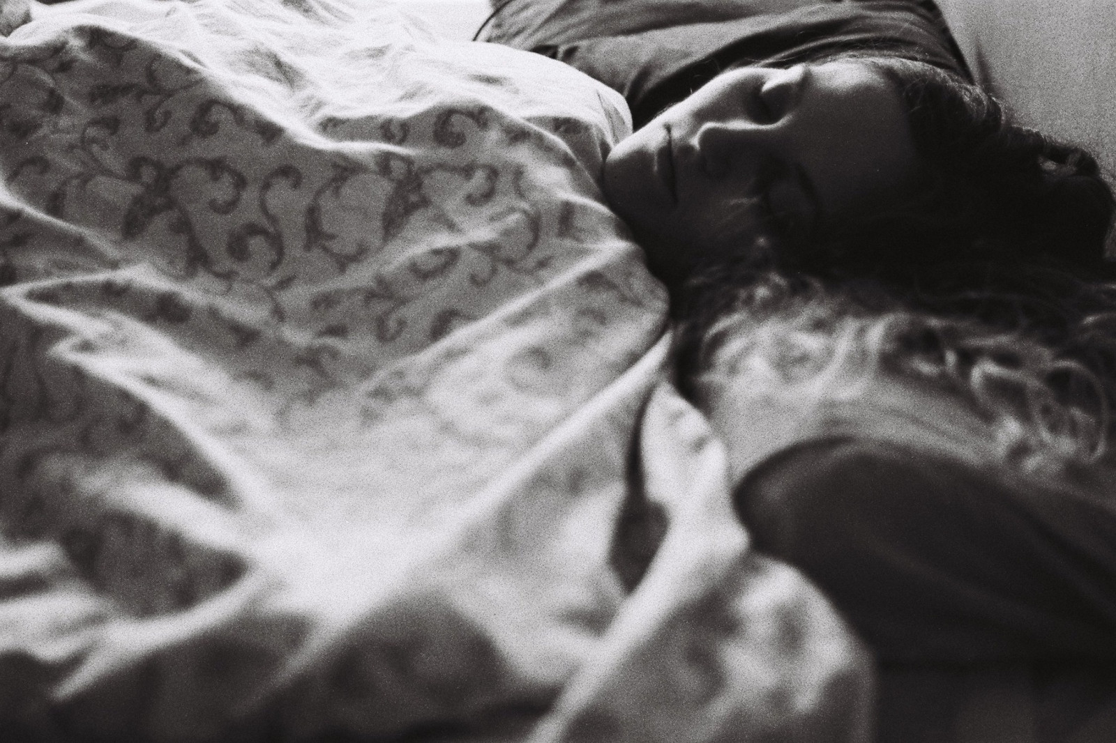 hvid, sort, monokrom, Rem, 35MM, sort og hvid, øje, hånd, analog, mørke, Følelse, filmphotography, billede, 35mmphotography, sort og hvid, monokrom fotografering, menneskelige legeme, organ, i seng, dyb søvn, sleepyhead, ilfordhp4, pentaxprograma