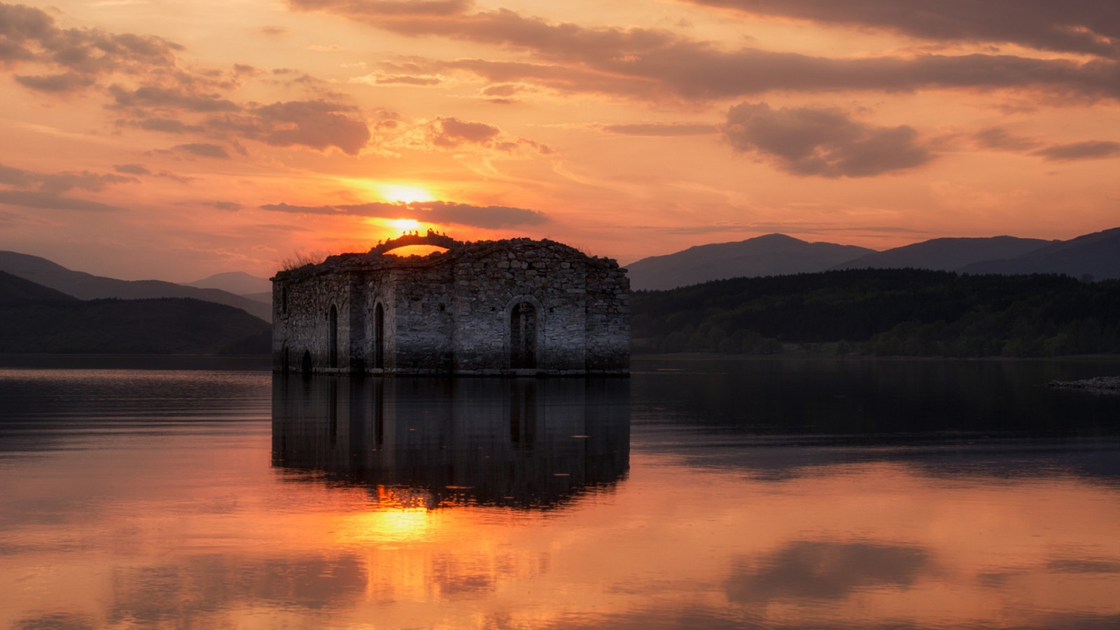 trær, landskap, skog, fugler, solnedgang, hav, bukt, innsjø, vann, stein, natur, ruin, speilbilde, himmel, skyer, soloppgang, bakker, kveld, morgen, kyst, elv, Sol, horisont, stein, gammel bygning, kirke, skumring, vår, Bulgaria, demning, Sky, soloppgang, hav, innsjøen, atmosfærisk fenomen, etterglød