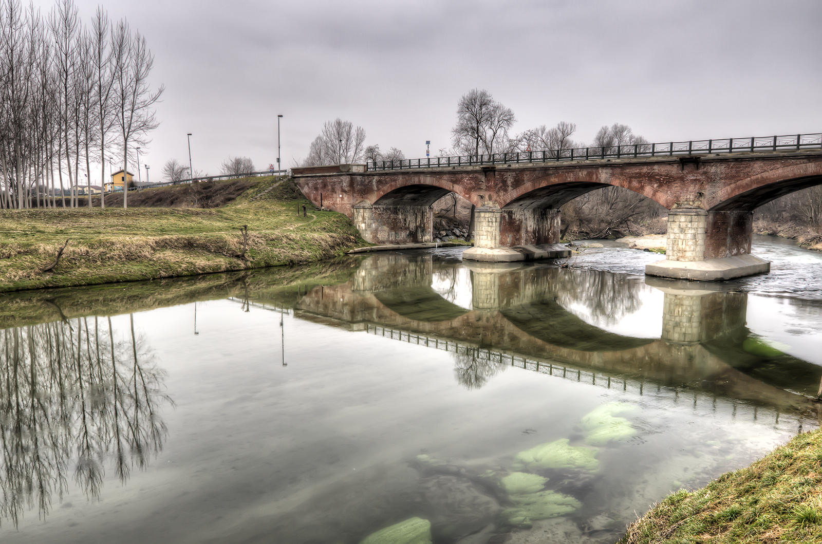 voda, odraz, most, řeka, kanál, 2013, obloukový most, rodeos, hradní příkop, nádrž, ponte, flickrsfinestimages1, nikond300, Riflessi, flickrsfinestimages2, flickrsfinestimages3, piemonte, fiumepo, robertodefilippi, vodní, nonbuilding struktura, odrážející bazén