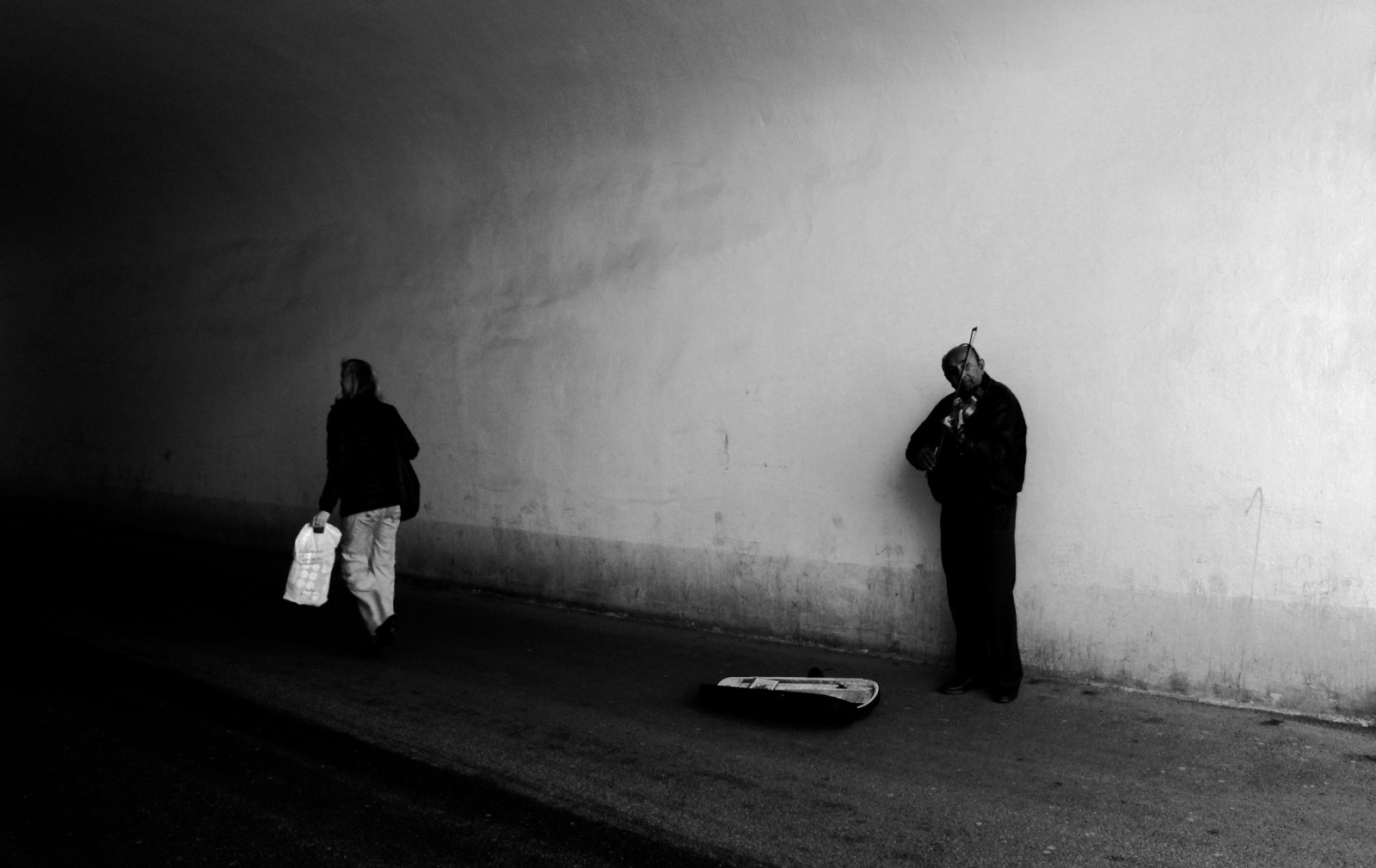 kontrast, bílý, Černá, černobílý, nebe, stín, fotografování, silueta, mlha, Kánon, atmosféra, stojící, Rakousko, Tyrolsko, úhel, světlo, Černý a bílý, mrak, tělesné, fotografie, tma, noiretblanc, BNW, Innsbruck, momentka, vysoký kontrast, Černý a bílý, monochromatické fotografování, Film noir, jev, bnwshot, bnwpeople, bnwmood, intenzita, bnwlife, bnwstreetphoto, bnwartist, blackandwhitetravel, blacandwhiteinnsbruck, blackandwhiteaustria, blackandwhitestreetphoto, stock photography