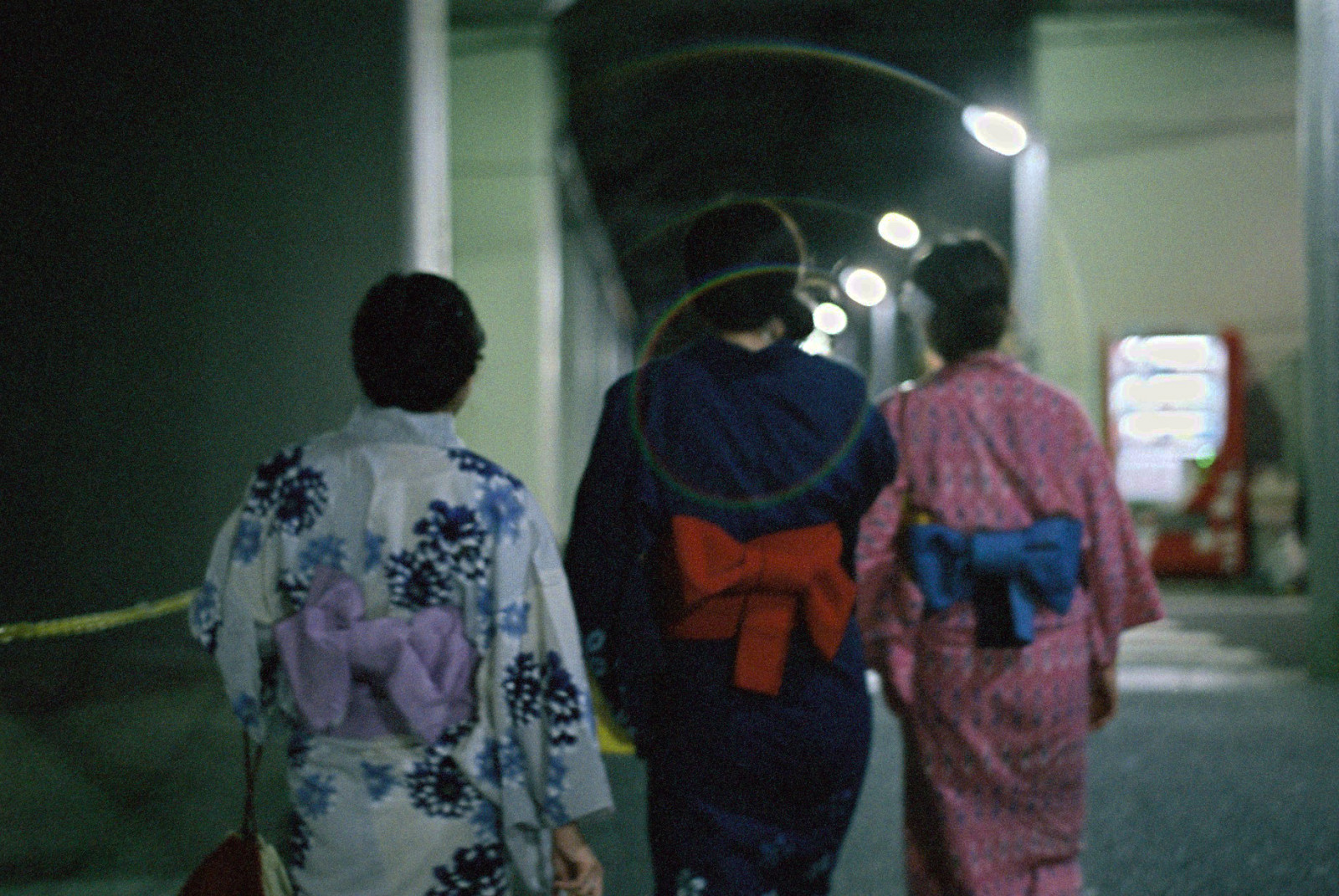 Japonsko, Červené, modrý, yukata, růžový, kimono, chůze, Fujifilm, 2014, dívka, festival, zábava, srpen, awaodori, filmphotography, filmisnotdead, filmforever, M42, Ruč, lensflare, primelens, believeinfilm, analoguephotography, ISO800, vintagecamera, vintagelens, 55mmf18, Spotmatic, filmcommunity, nightexposure, shootfilm, normallens, classiclens, Tokyoto, Šroubovák, Classiccamera, Filmgeek, Colornegativefilm, Koenji, Suginami, Asahipentaxsp, Mechanicl, Smctakumar11855, Fujicolorsuperiavenus800