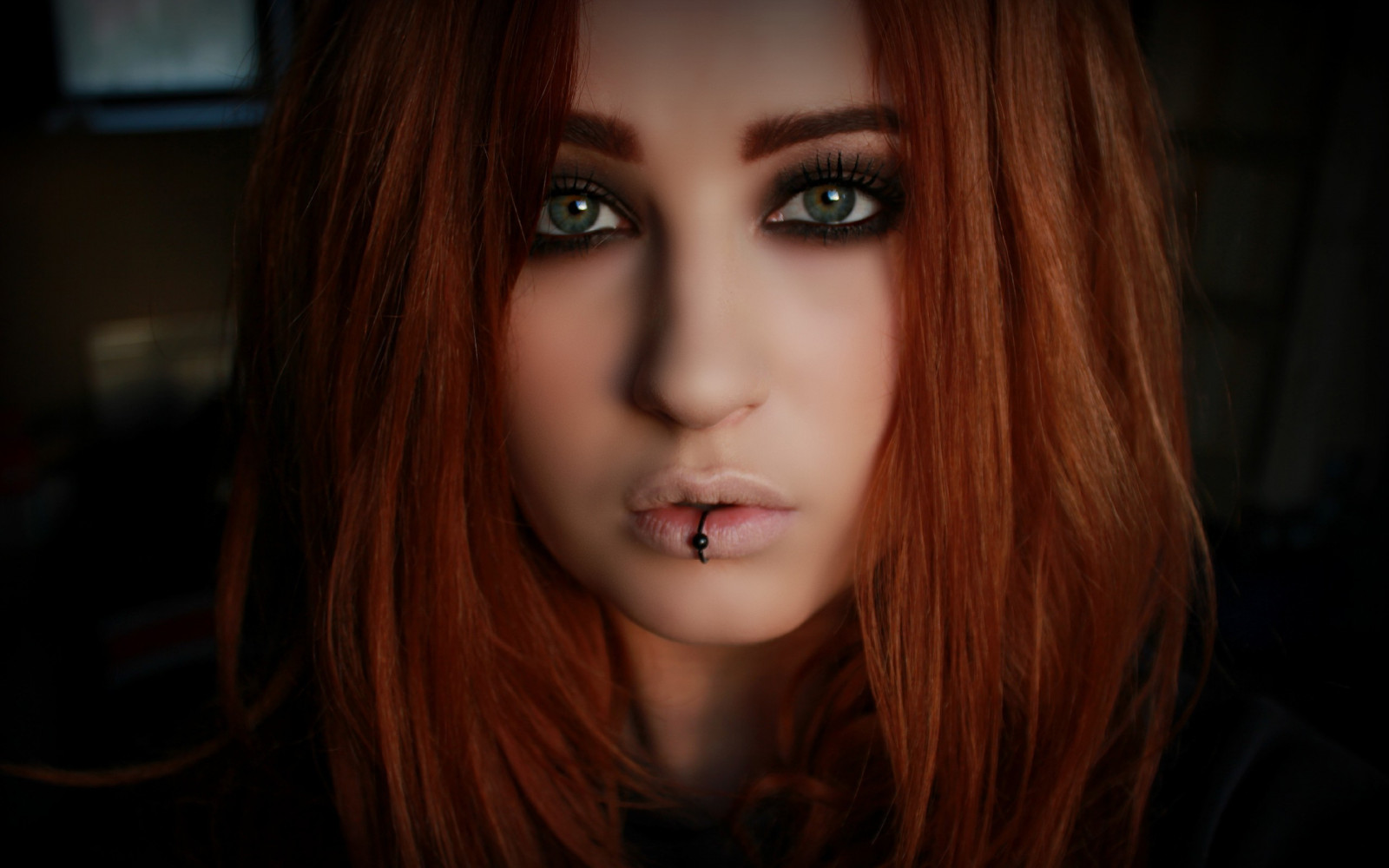 tvář, ryšavý, model, portrét, dlouhé vlasy, Červené, černé vlasy, vlasy, nos, kůže, hlava, Niky Von Macabre, dívka, krása, oko, tma, ret, blond, účes, 2560x1600 px, portrétní fotografie, hnědé vlasy, člověk barva vlasů, barvení vlasů, zrzavé vlasy, orgán