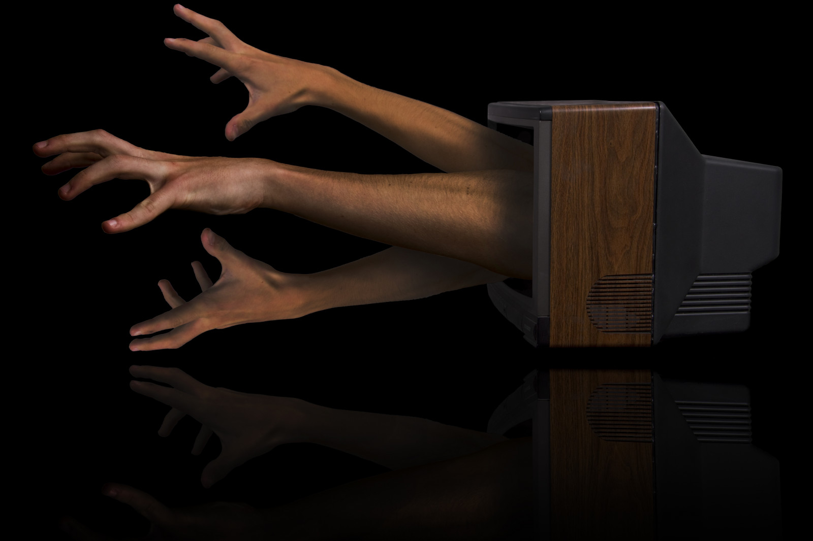 ruce, odraz, dřevo, zrcadlo, Kánon, televize, Nick, ruka, noha, noha, tma, za, flickraward, 7d, paže, trubka, uchopit, počítač tapeta, Lidské tělo, televize, dosah, metafora, rukojeť, dolní končetina, vliv, Chokehold, product design