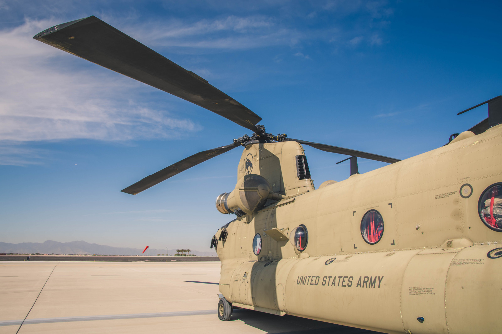 vozidlo, letadlo, modrý, taxi, Boeing, slunce, vojenská letadla, letiště, Fénix, přistání, vzduch, platnost, přistávací dráha, letectvo, Airbus, Boeing CH 47 Chinook, Let, Vzlétnout, Apache, dramatický, chladný, nás, letectví, letectvo, helikoptéra, epické, nebe, Atmosféra Země, rotorcraft, vojenský vrtulník, dobrý rok, kgyr, AH64