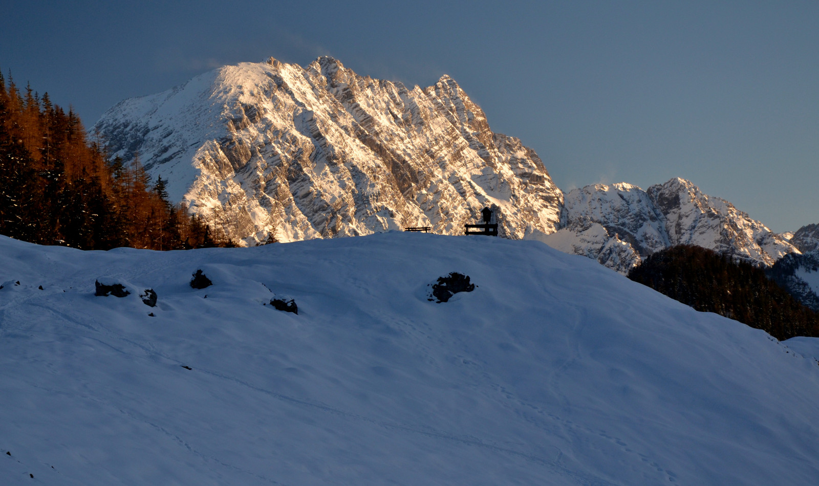 tvář, krajina, les, Skála, stín, sníh, zima, stěna, večer, Německo, Alpy, Bavaria, vrcholek, hřeben, Watzmann, hřbet, světlo, klidný, strom, hora, počasí, venkovní, sezóna, deutschland, piste, nikond3100, bayern, mountainside, sklon, Ramsau, Zemský okres Berchtesgadener Land, horských reliéf, landform, geologický fenomén, pohoří, zimní sport, lyžařské túry, ski horolezectví, berchtesgadeneralpen, mordaualm, Taubensee, westface, westwand, Hocheck, mittelspitze, s dspitze