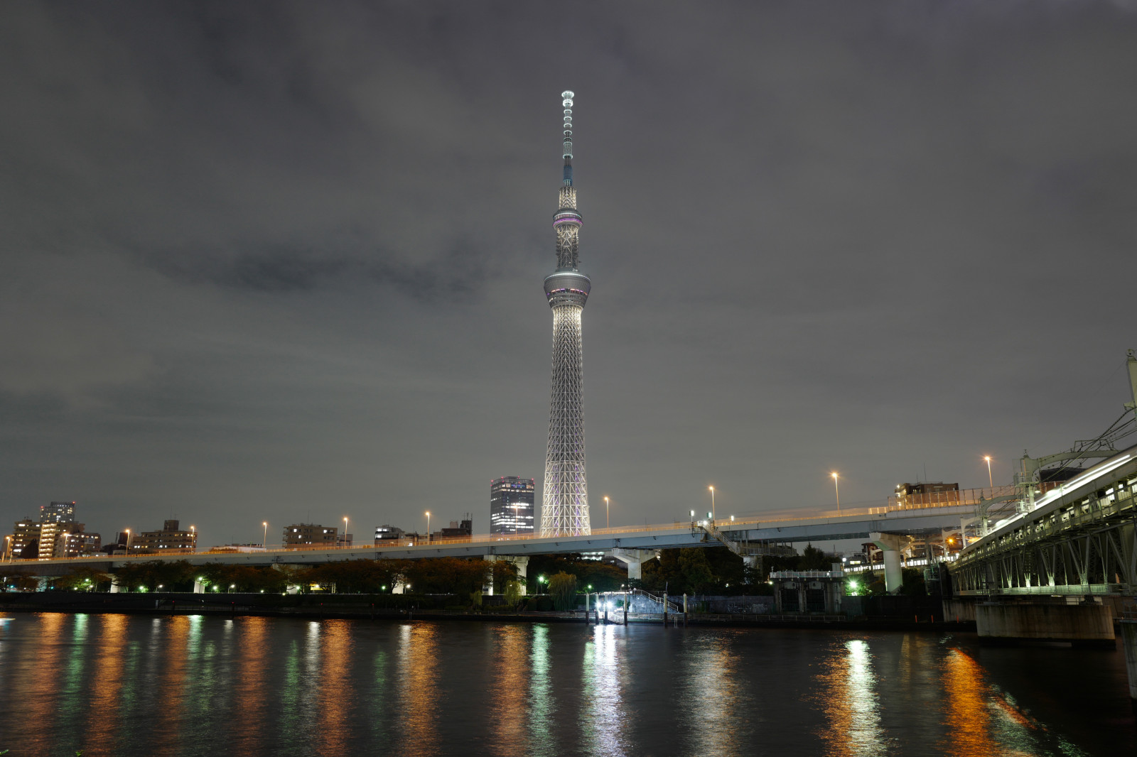 Japonsko, město, panoráma města, noc, architektura, odraz, vozidlo, panoráma, mrakodrap, večer, věž, most, soumrak, Leica, Tokio, jp, Skytree, Asakusa, osvětlené, osvětlení, mezník, Tokyo Sky Tree, Miyabi, summilux, leicaq, summilux1728, q, 1728, lidské osídlení