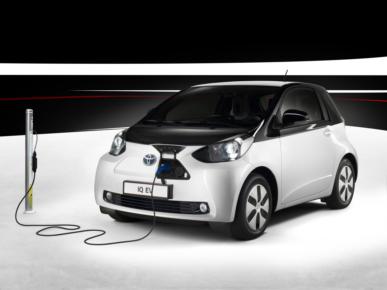 Auto, Fahrzeug, Toyota, 2013, Toyota IQ, Netcarshow, Netcar, Auto Bilder, Auto Foto, IQ EV, Landfahrzeug, Automobil-Design, Automotive außen, Automobil machen, Konzeptauto, Stadtauto, Kleinwagen, Kompaktes Sportfahrzeug, elektrisches Fahrzeug