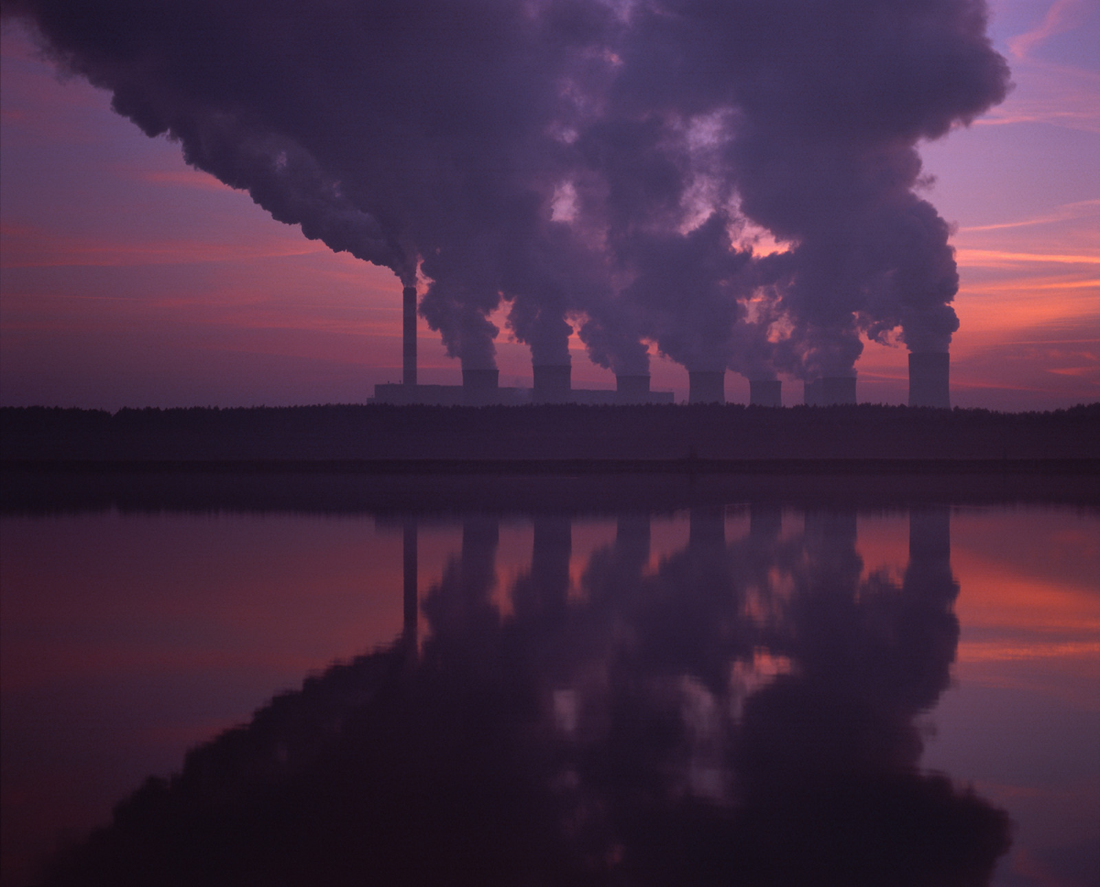 západ slunce, moře, noc, jezero, voda, odraz, nebe, kouř, symetrie, svítání, uklidnit, večer, ráno, řeka, horizont, atmosféra, soumrak, průhlednost, fotoaparát značky kodak, znečištění, Epson, mrak, svítání, tma, energie, 6x7, MAMIYA, průmysl, elektrárna, počítač tapeta, Atmosféra Země, odlesk, geologický fenomén, červená obloha v dopoledních hodinách, kupa, skluzavka, komín, jev, mediumformat, RZ67, 4990, 110mm, Gossen, e100g, lunaprosbc, Být chat w, Rogowiec