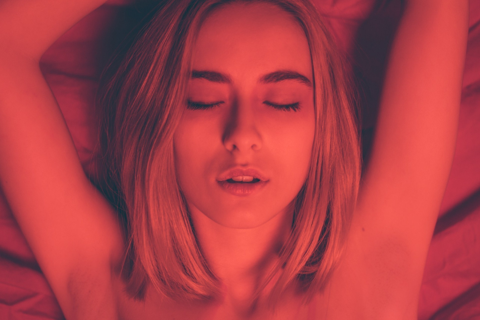 面, 女性, モデル, ポートレート, 長い髪, 目を閉じた, 赤, 写真, 脇の下, 黒髪, 背中に横たわって, ヘア, 口, 感情, 人, 肌, 頭, 色, 女の子, 美しさ, スマイル, 眼, 女性, ハンド, レディ, センス, ブロンド, 髪型, 1920x1280 px, 茶髪, アートモデル, 人間の髪の色, 赤毛, 表情, 人体, 器官, 閉じる