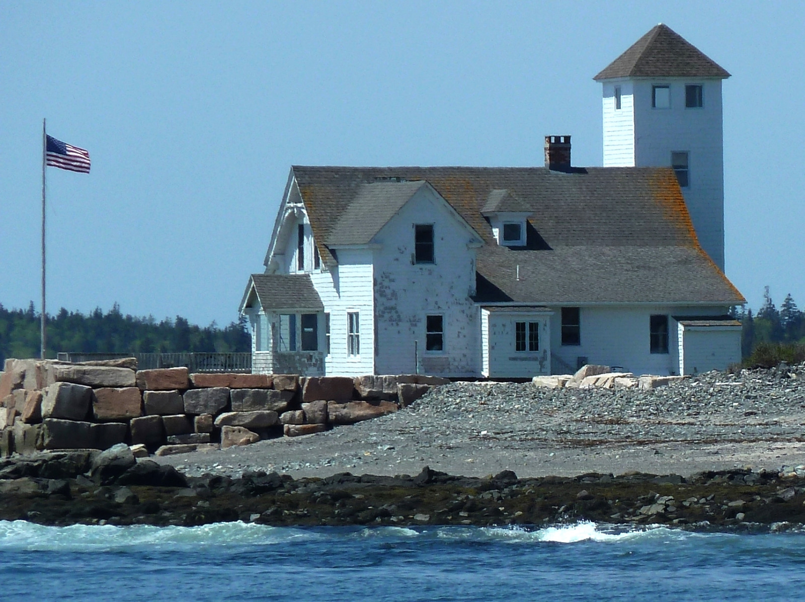 Wallpaper sea, water, shore, building, sky, wall, house, coast, flag