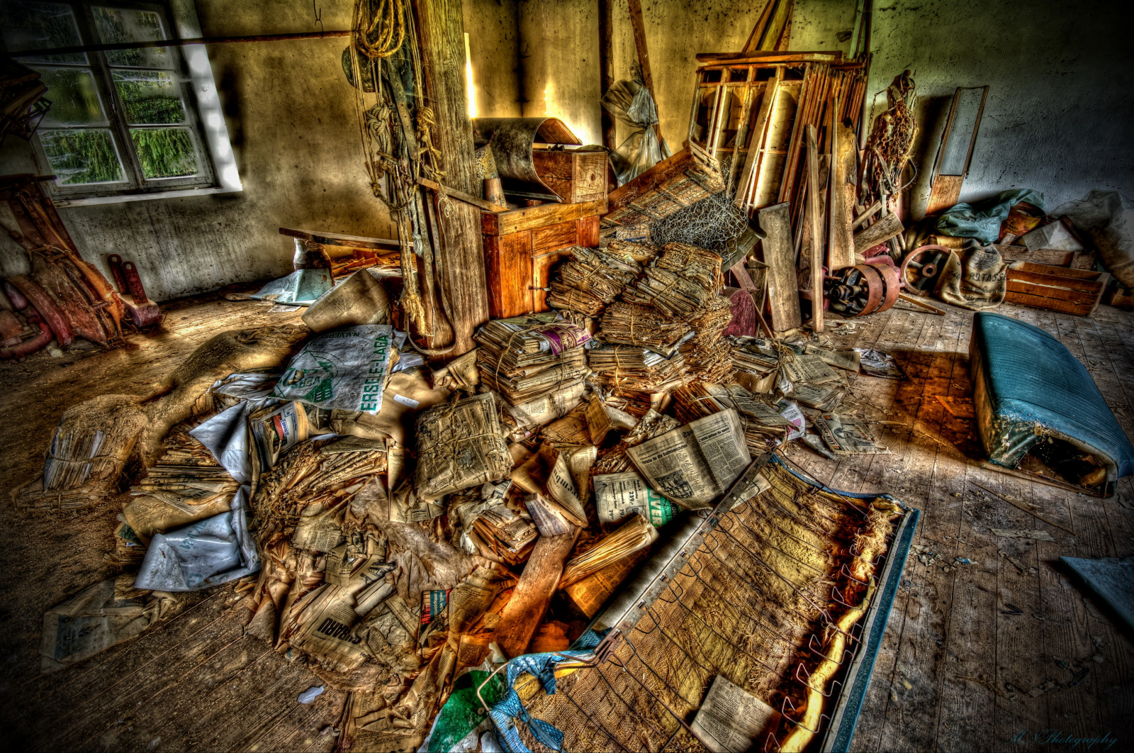 alt, städtisch, Haus, verrotten, Hat verloren, Ruinen, zerfallen, Verfall der Städte, gespenstisch, verboten, Gelb, Vergessen, Stadterkundung, Blau, verlassene, Erkundung, Verfallen, Mull, Dri, HDR, Verfallen, Perspektive, Urbanexploring, Verlassen, Urbex, Langzeitbelichtung, Lichtundschatten, Lostplaces, Verfremdung, Bestcapturesaoi, Mnphotographie, Elitegalleryaoi, Zenoxunderground, Urbanerplorer