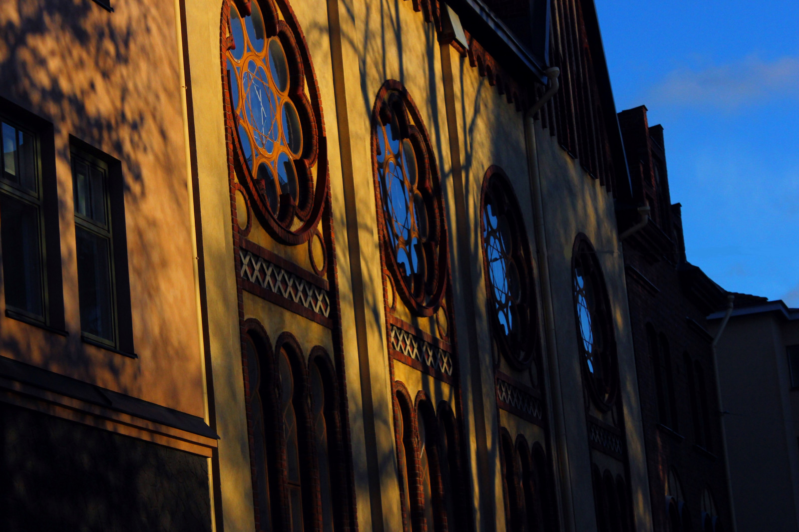 ulice, město, modrý, světlo, stín, nebe, hnědý, Dům, barva, budova, okno, barvy, Krásná, architektura, Kánon, budovy, eos, béžový, okolo světa, 600D, sssaaraa