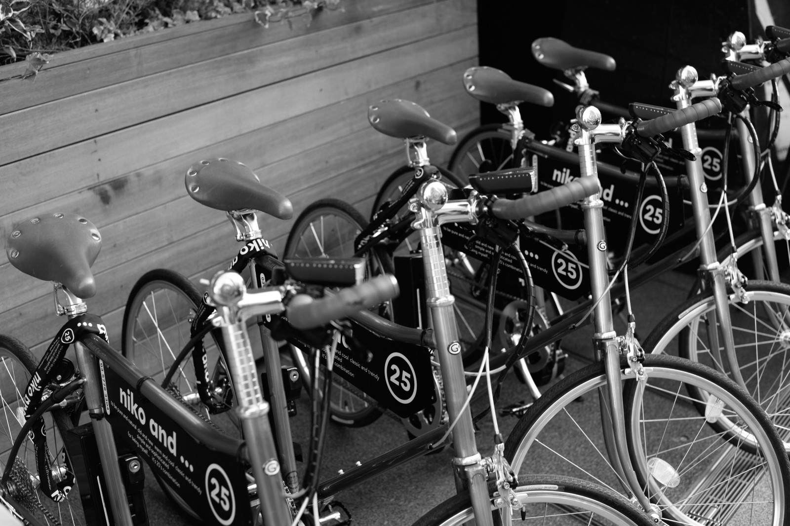 sort, monokrom, cykel, motorcykel, køretøj, Leica, Tokyo, M, bw, hjul, Zeiss, carlzeiss, Omotesando, leicam, typ240, plane, planar250zm, sort og hvid, monokrom fotografering, sportsudstyr, jord køretøj