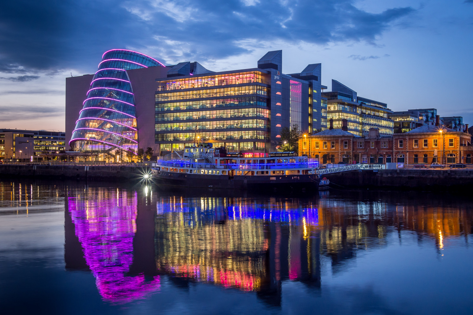 město, panoráma města, noc, architektura, voda, odraz, panoráma, mrakodrap, večer, horizont, Irsko, Evropa, soumrak, Soumrak, nábřeží, centrum, řek, odrazy, budovy, docklands, mezník, urban area, lidské osídlení, dějiště, dublincity, úřady, Liffey, Hrabství Dublin, conventioncentres, kevinroche, scotttallonwalker, spencerdock, onespencerdock, dublin1, theconventioncentredublin, northwallquay