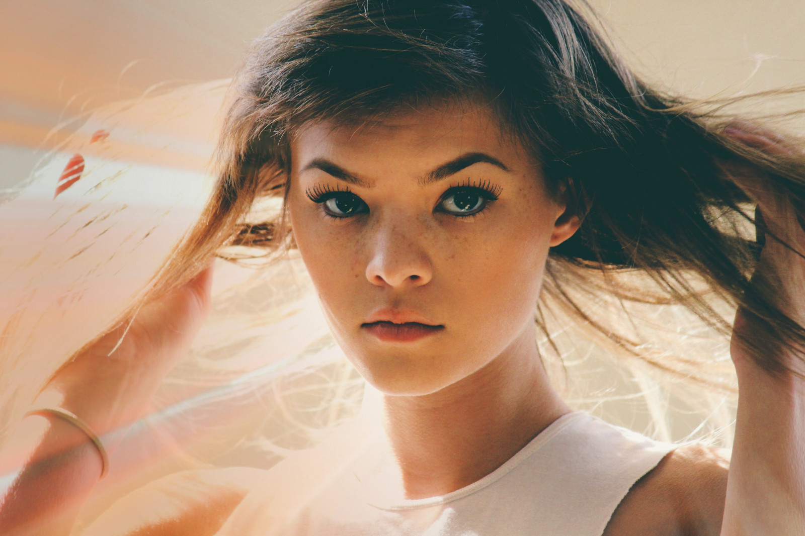 tvář, ženy, model, portrét, dlouhé vlasy, při pohledu na diváka, fotografování, černé vlasy, móda, vlasy, nos, černé oči, Osoba, kůže, hlava, supermodelka, barva, dívka, krása, oko, žena, dáma, účes, focení, hnědé vlasy, umění model, Lidské tělo, orgán, zblízka