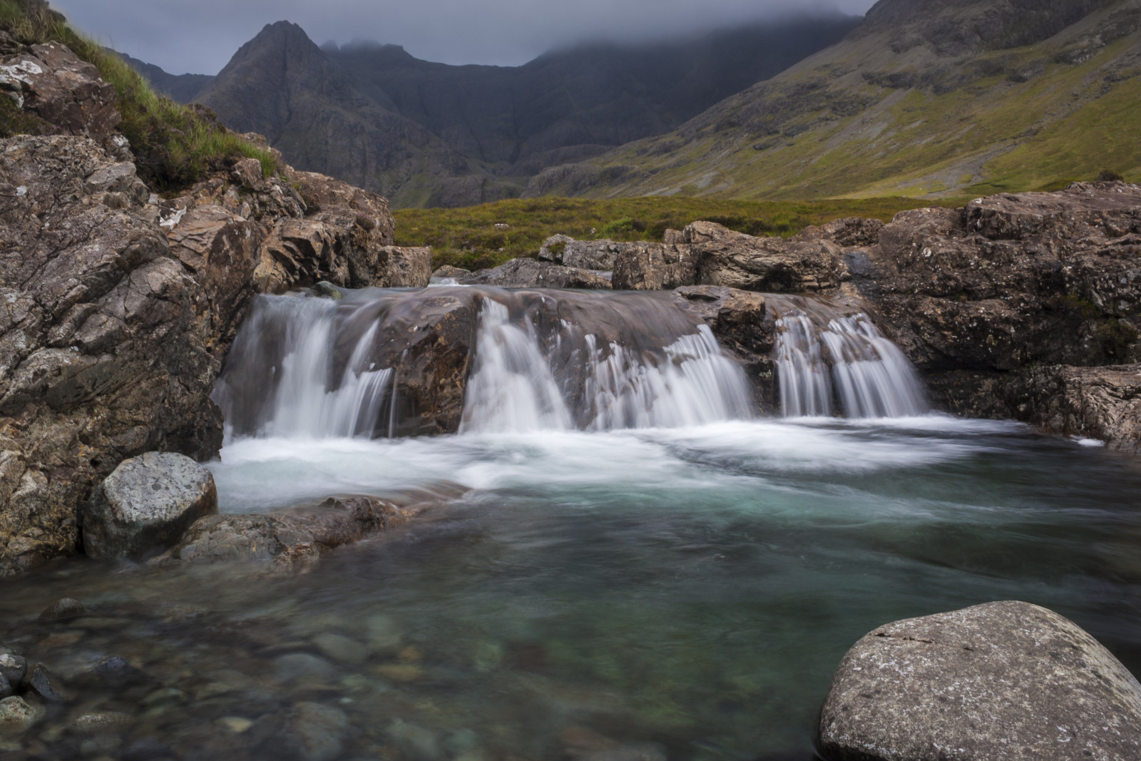 acqua, cascata, natura, corpo d'acqua, morfologie montane, ruscello, montagna, alveo, risorse idriche, giochi d'acqua, roccia, fiume, paesaggio, cielo, Rapido, albero, Arroyo, Wasserfall