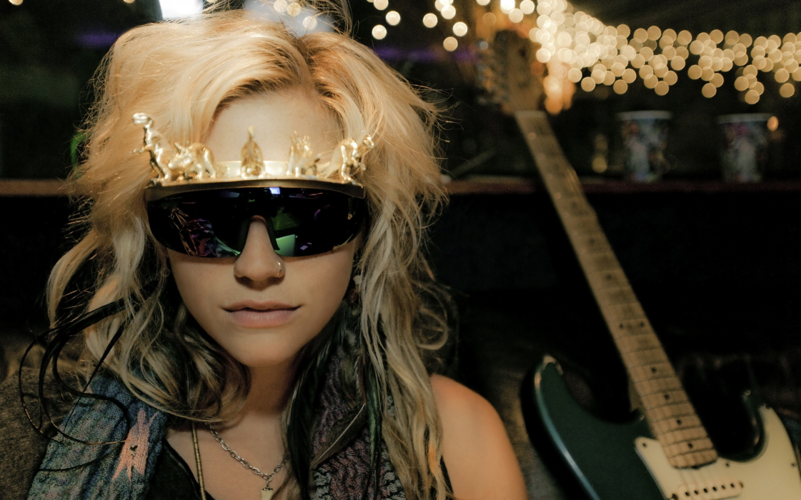 dlouhé vlasy, sluneční brýle, brýle, kytara, vlasy, Kesha, dívka, blond, vision care, brýlí, Skarf, health beauty