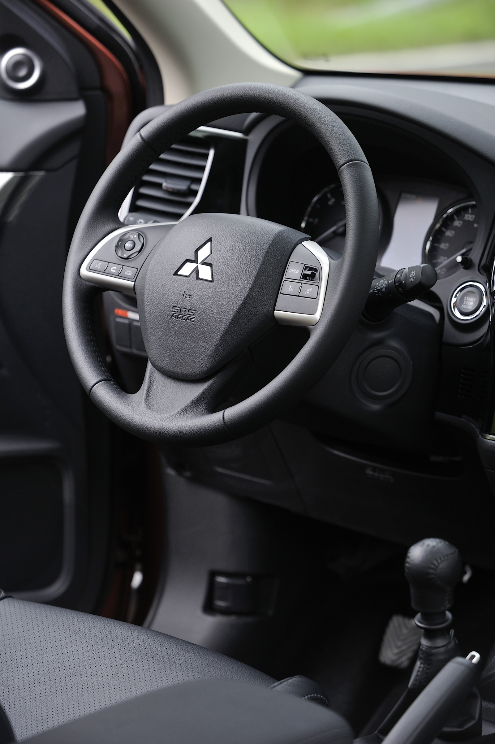 auto, veicolo, Mitsubishi, 2013, volante, Berlina, Outlander, netcarshow, netcar, immagini di auto, auto foto, ruota, veicoli terrestri, esterno automobilistico, marca di automobile, auto di famiglia, auto compatta, Sport Utility Vehicle, macchina di utilitaria, vettura di medie dimensioni, parte sterzo