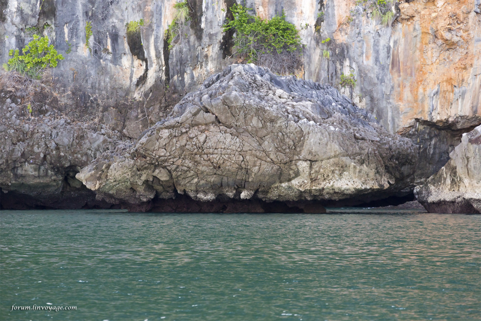 západ slunce, moře, záliv, Skála, pobřeží, útes, jeskyně, ostrov, jachta, Thajsko, koh, Petra, Formace, Terén, strom, oceán, phuketian, plachta, phuketphotographernet, forumlinvoyagecom, httpforumlinvoyagecom, geologie, landform, geografický rys, mořské jeskyně