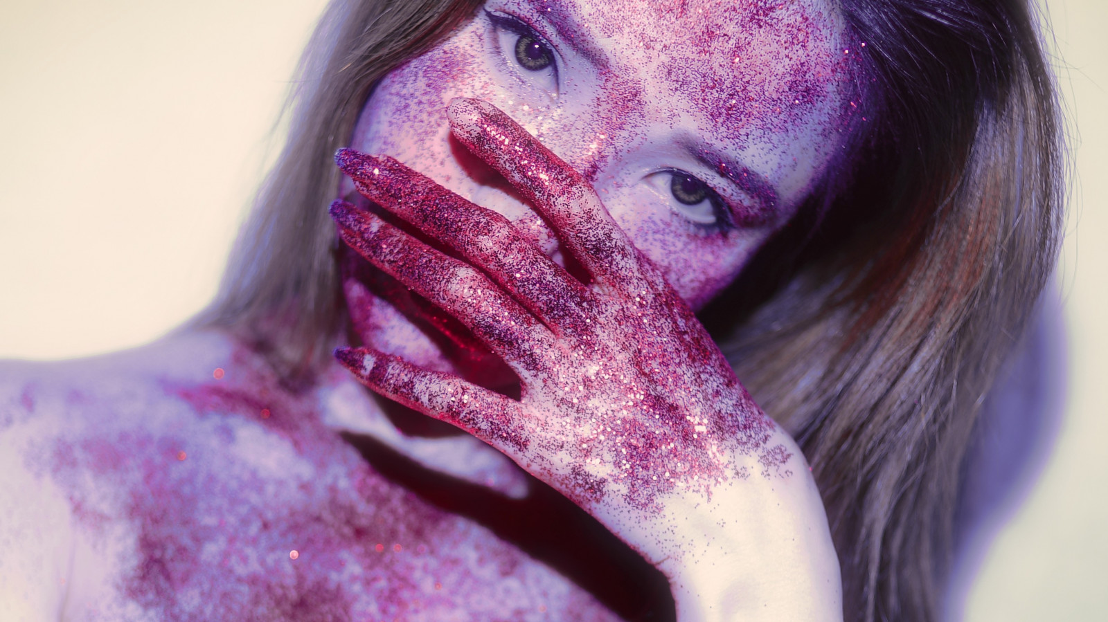 capelli, labbro, mano, braccio, occhio, ciglio, viola, corpo umano, barba, mascella, collo, flash photography, gesto, Iris, rosa, chiodo, magenta, capelli neri, ARTE, blu elettrico, capelli lunghi, il petto, cg artwork, peli del viso, avvicinamento, capelli castani, capelli rossi, parrucca, auto ritratto, personaggio fittizio, pesca, visual arts, colorazione dei capelli, carne, accessorio di moda, pelliccia, ritratto, fotografia di ritratto, illustrazione, fotografia macro, riflessione, servizio fotografico