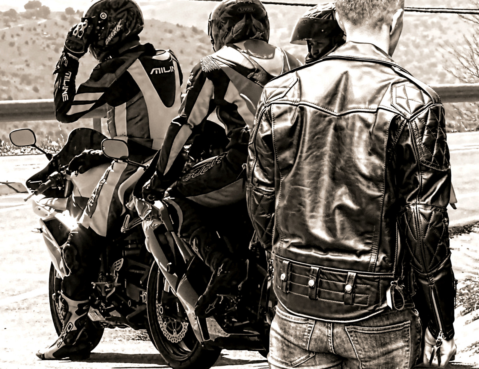 Aprilia, Cagiva, Honda, Kawasaki, Husqvarna, KTM, Simson, Suzuki, Yamaha, Ducati, Daytona, Buell, Moto Guzzi, Triumf, BMV, Řidič, motocykl, koženky, Dainese