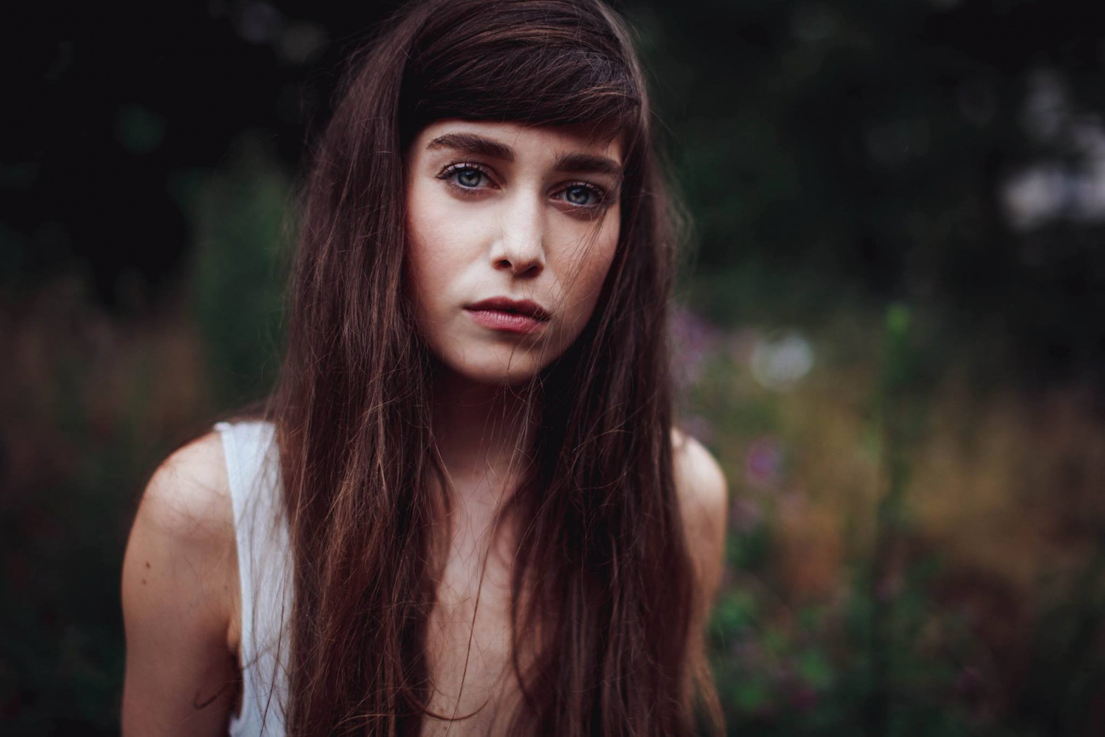 Mädchen Schwarze Haare Blaue Augen