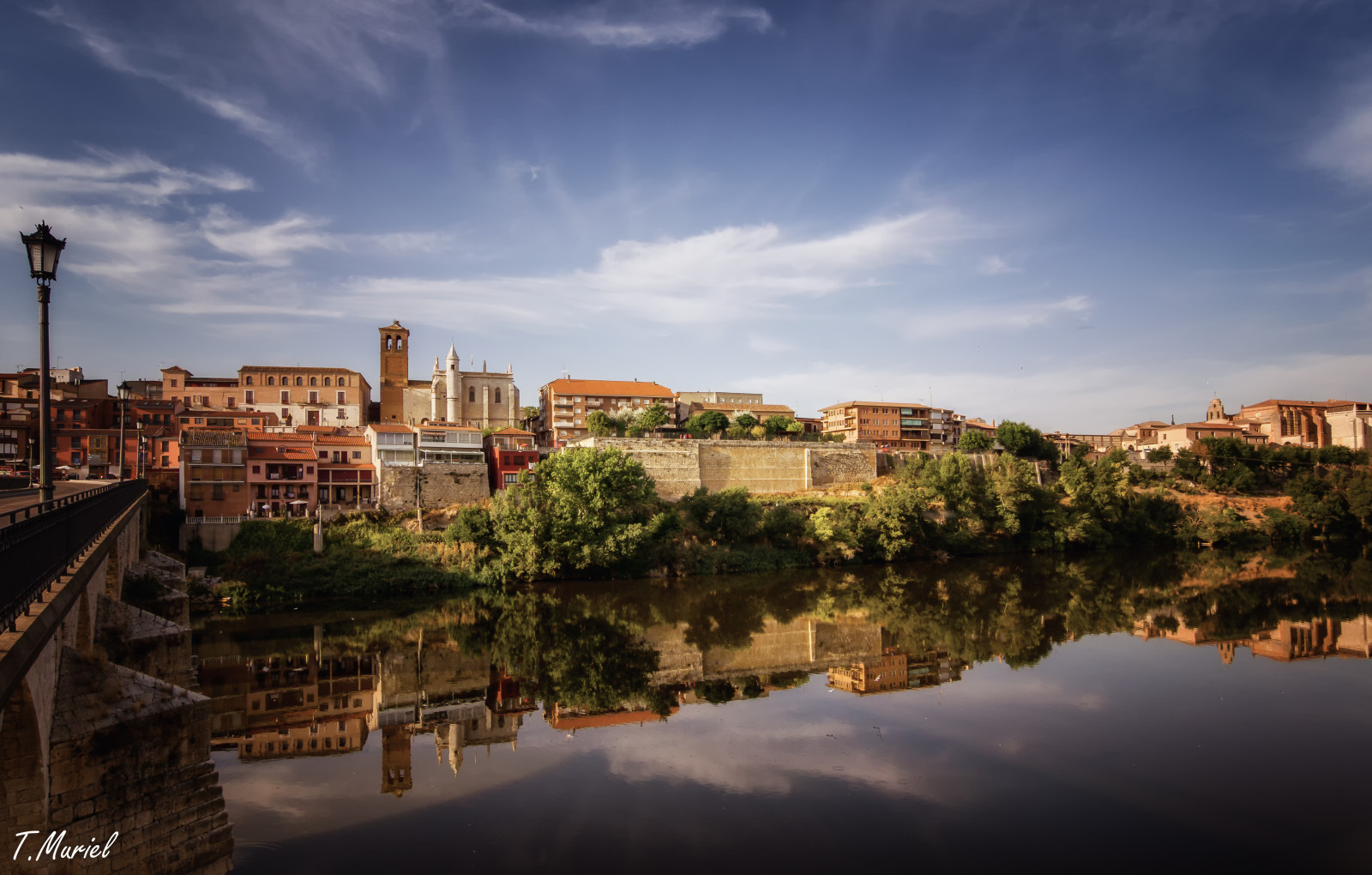 paesaggio, tramonto, città, paesaggio urbano, notte, acqua, costruzione, riflessione, cielo, orizzonte, sera, mattina, ponte, specchio, fiume, Spagna, orizzonte, crepuscolo, metropoli, Banca, nube, albero, centro, alba, pianta, riflessi, giorno, sobborgo, reflejos, valladolid, area urbana, corso d'acqua, area metropolitana, Zona residenziale, fenomeno meteorologico, immobiliare, urbanscape, riverdouro, rioduero, Tordesillas