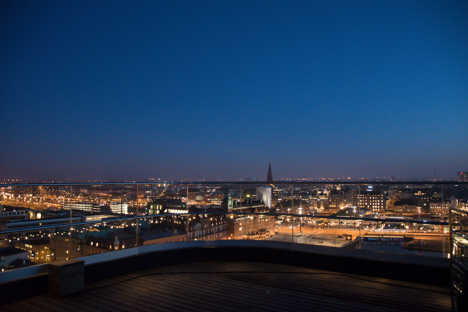 západ slunce, město, panoráma města, noc, odraz, nebe, panoráma, mrakodrap, večer, horizont, panoráma, bar, restaurace, Švédsko, soumrak, Studio, stadión, Sverige, Utsikt, Malm, centrum, Pohled, svítání, cityview, sk nel n, se, nebe, hj lmarekajen, grilljanne, studiomalm, mezník, urban area, Atmosféra Země, lidské osídlení