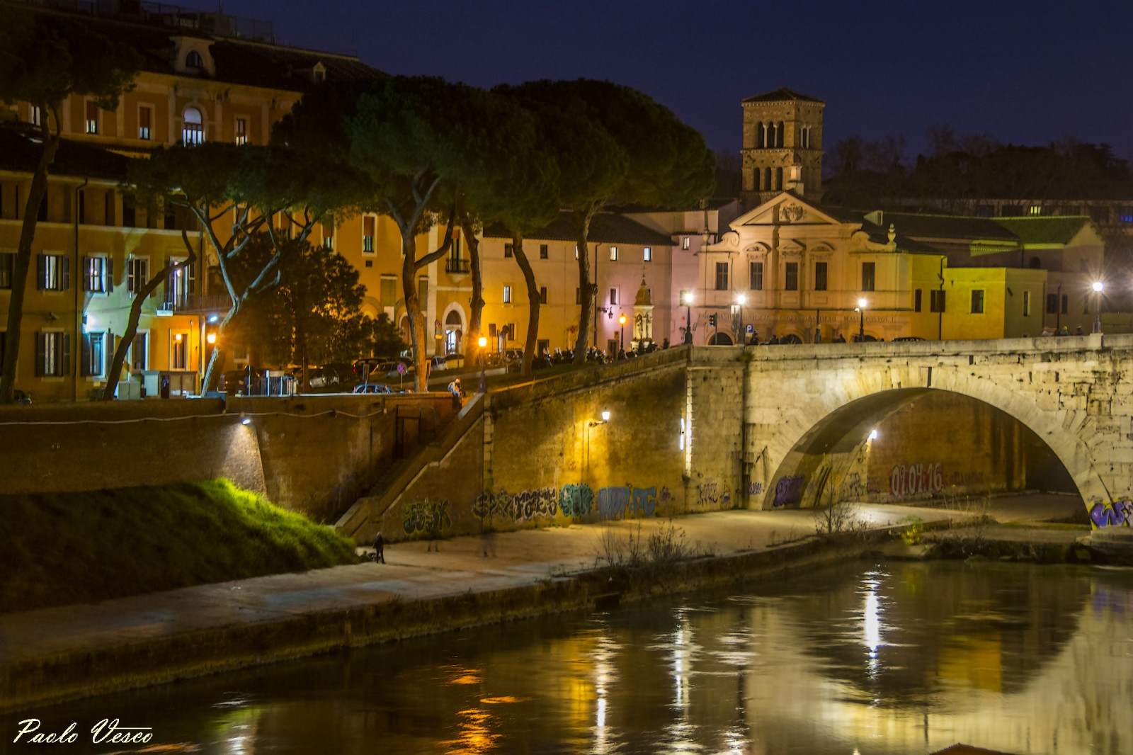 světla, panoráma města, noc, voda, odraz, večer, most, řeka, kostel, soumrak, kanál, odrazy, mezník, notte, chiesa, fiume, ponte, Riflessi, luci, vodní, lidské osídlení, Tevere, isolatiberina