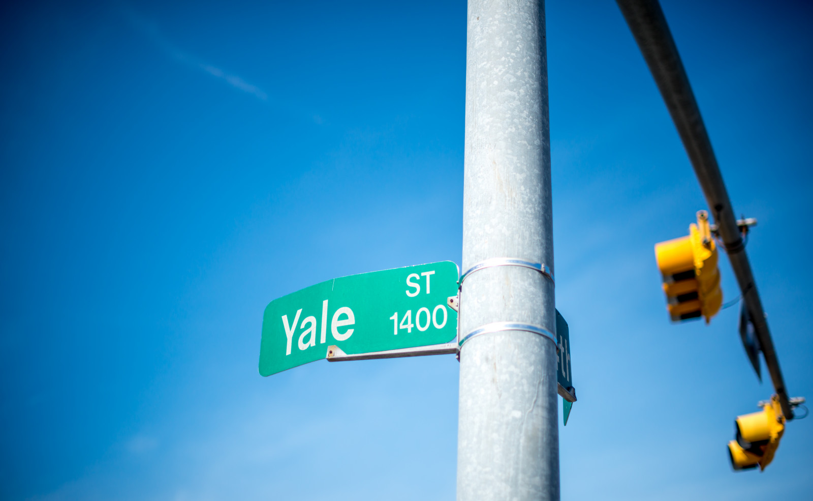 nebe, modrý, mrak, žlutý, během dne, ulice podepsat, energie, signage, pouliční osvětlení, public utility, elektrické napájení, podepsat, svítidlo, elektřina