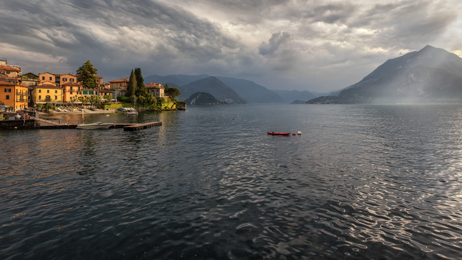 Italien, Alperne, båd, regnvejr, lakecomo, Varenna, gregness