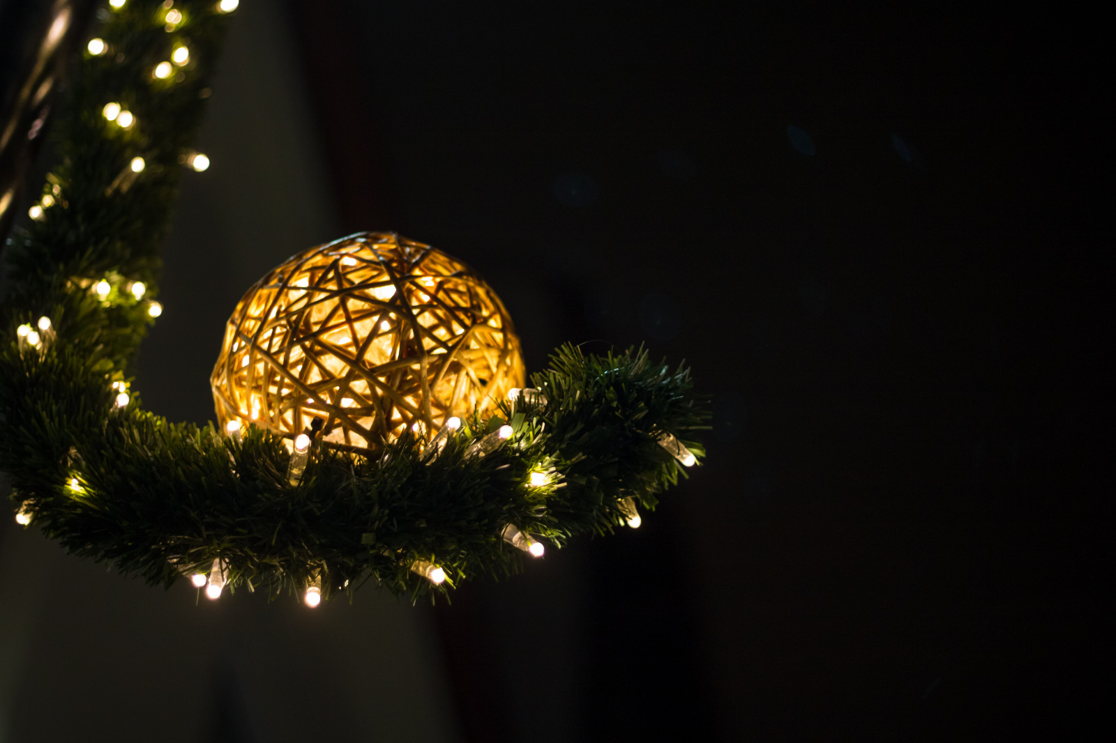 Wallpaper night, reflection, Christmas Tree, light, flower, xmas