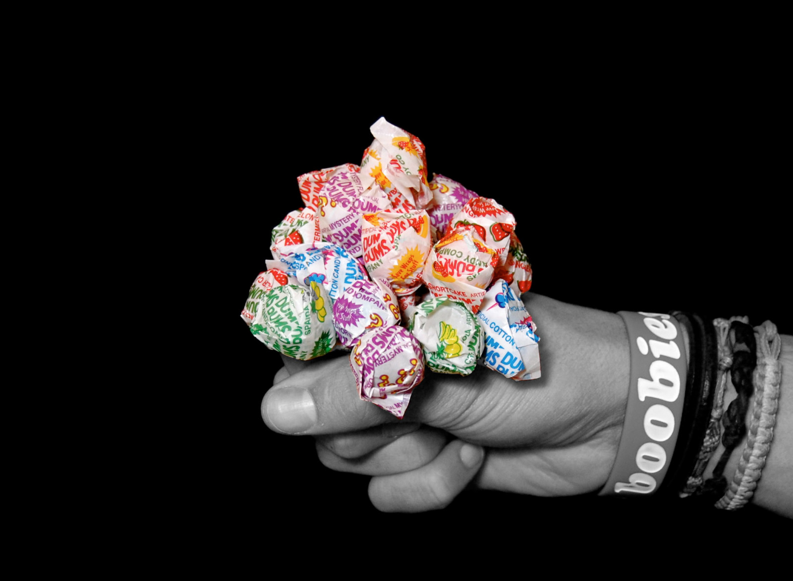 mani, bracciali, Confetteria, bianco e nero, me, mazzo, caramella, 365, gioielleria, sfondo del computer, font, Tyler, selectivecoloring, polso, silva, dum, tylersilva, Lecca-lecca, splashofcolor, Dumdum, blackandwhitewithasplashofcolor, lollipopbouquet, dumdumbouquet