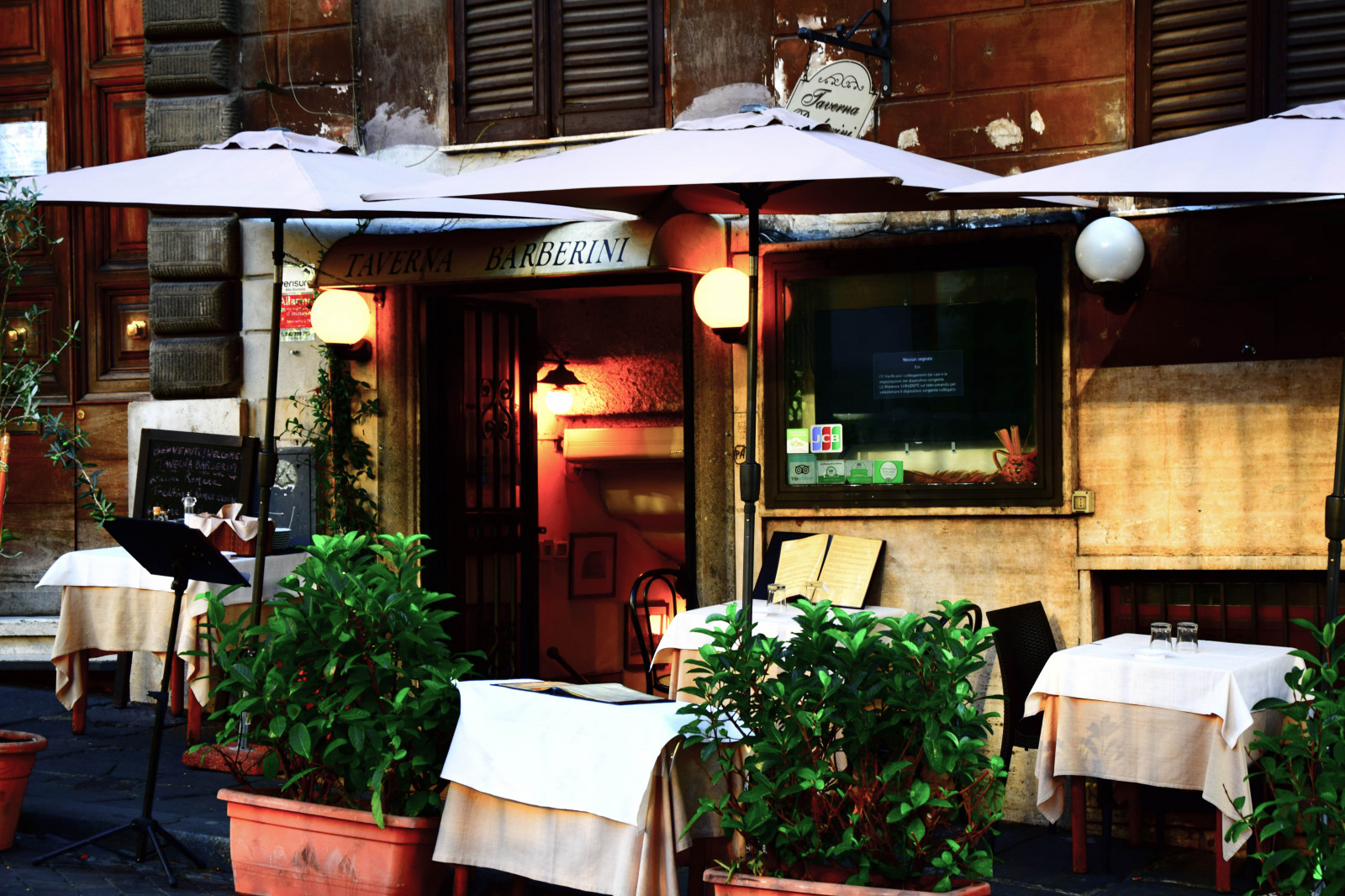 by, Italien, arkitektur, gammel, bygning, bar, restaurant, Europa, Rom, værtshus, Rom, ancientcity, Roma, Barberini, piazzabarberini, viadellequatrofontane, taverna, viasistina, måltid, kaffebar