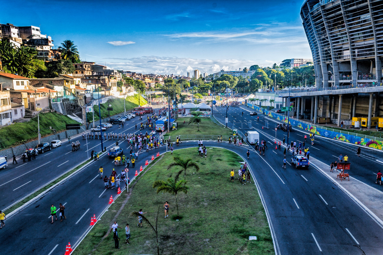 landskab, by, gade, bybilledet, bil, himmel, vej, Trafik, by, fodbold, hovedvej, Brasilien, transportere, metropol, Brasil, asfalt, infrastruktur, træ, downtown, plante, milepæl, bane, byområde, hovedstadsområde, luftfotografering, futbol, Salvadorbah a, worldcup2014, mundial2014