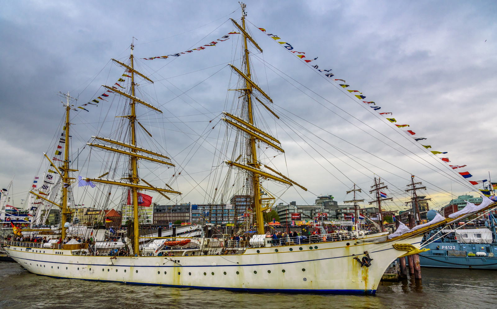 plachetnice, vysoká loď, loď, barque, plné zmanipulované loď, east Indiaman, plavidlo, školní loď, Brigantine, Barquentine, loď linky, dechař, vlajková loď, vozidlo, loď, Klipr, briga, first rate, stožár, nebe, ship replica, lehká loď, manila galéra, fregata, přístav, baltimore clipper, fluyt, galéra, plachta, victory ship, jachta, Carrack, kanál, galeas