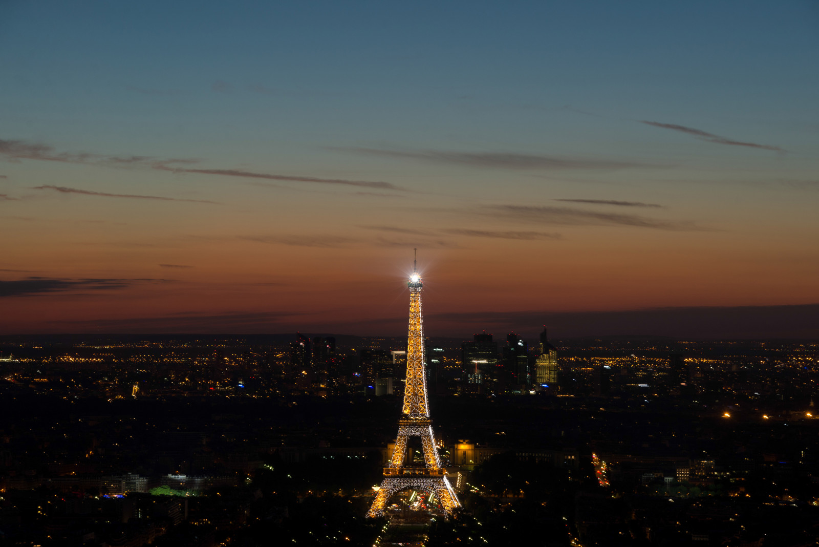 luci, tramonto, mare, fiori, città, paesaggio urbano, notte, architettura, amore, cielo, Alba, calma, supercar, orizzonte, grattacielo, sera, mattina, Torre, Lamborghini, Canone, orizzonte, Sony, mondo, atmosfera, Nikon, Francia, Parigi, Ferrari, crepuscolo, metropoli, Pagani, Huayra, guglia, cinque, nube, centro, viaggio, alba, bellezza, mygearandme, foto, D7000, Torre Eiffel, Agera, viaggio, aston, balestruccio, punto di riferimento, eiffel, D600, giorno, scatti, area urbana, atmosfera della terra, ultimi bagliori, area metropolitana, palazzone