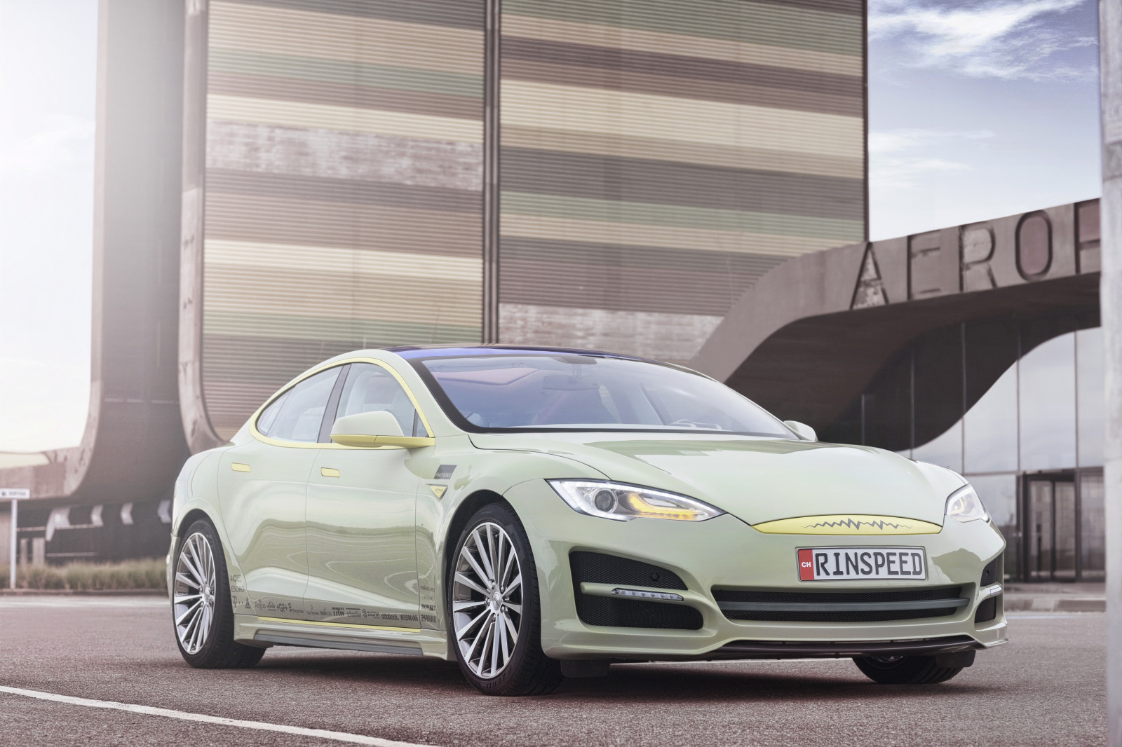 auto, vozidlo, 2015, výkon auta, limuzína, netcarshow, netcar, obrázky vozidel, photo auto, Rinspeed, Xchang E concept, Tesla, pozemní vozidla, automobilového designu, automobil make, luxusní vůz, rodinný vůz, osobní luxusní automobil, výkonné auto